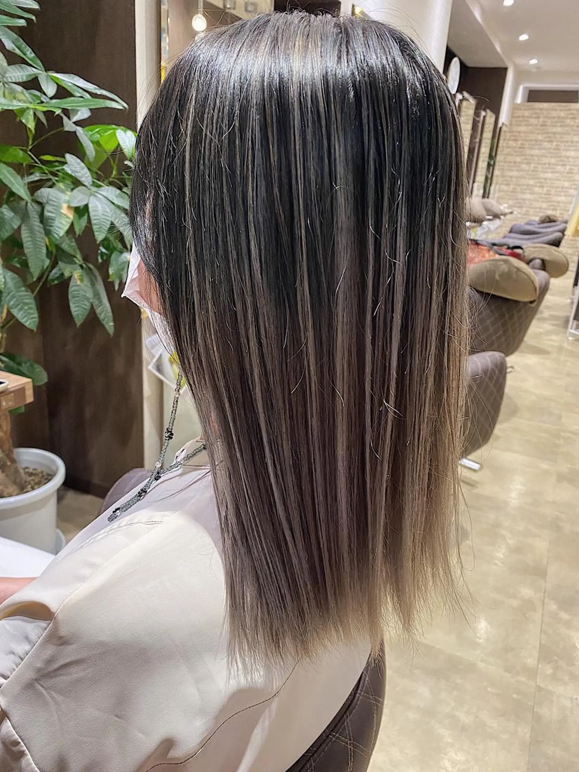 ミディアム LATTE  渋谷所属・♡レイヤーカット れお♡のヘアスタイル