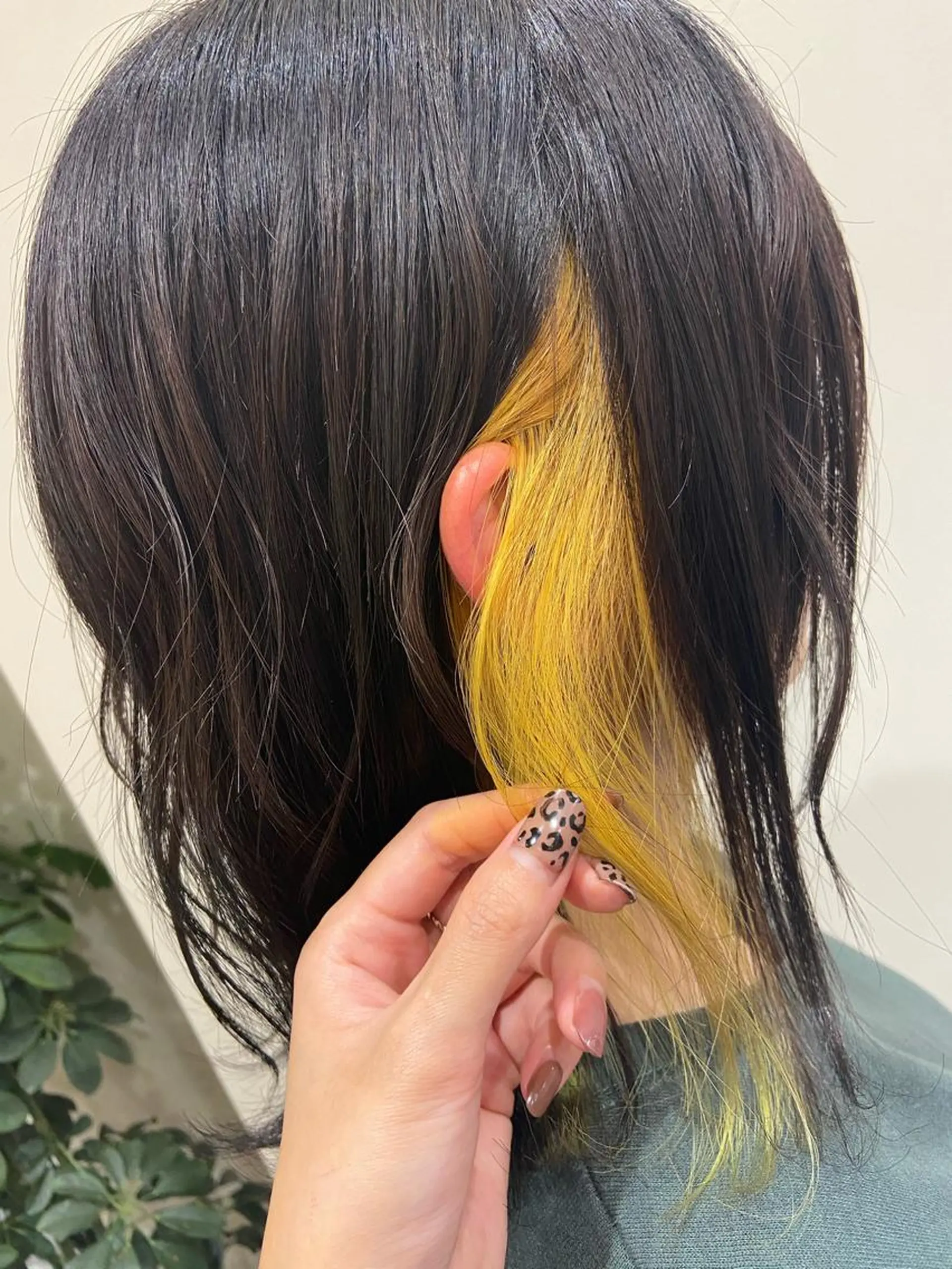 ミディアム カラー インナーカラー イエローカラー ヘアカラー Amour なぐらのヘアスタイル