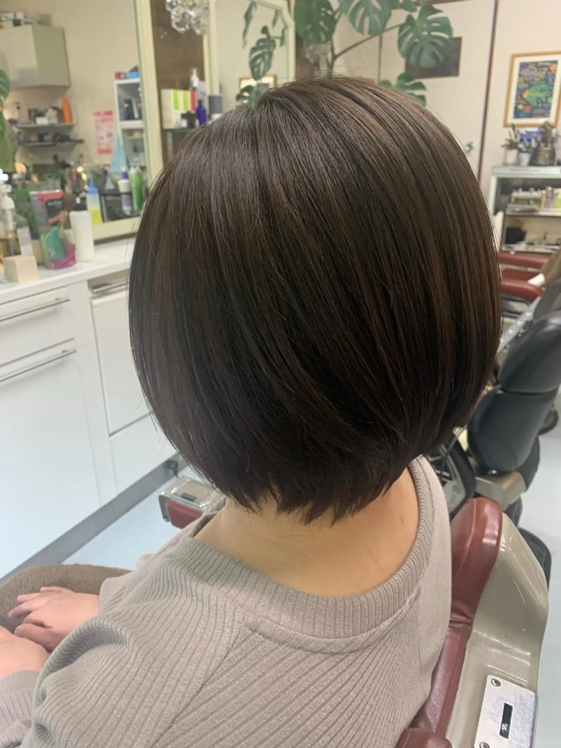 ショート カラー 前下がりボブ ショートボブ ブラウンカラー マットブラウン ボブ カット ヘアカラー トリートメント ストウ ナナエのヘアスタイル