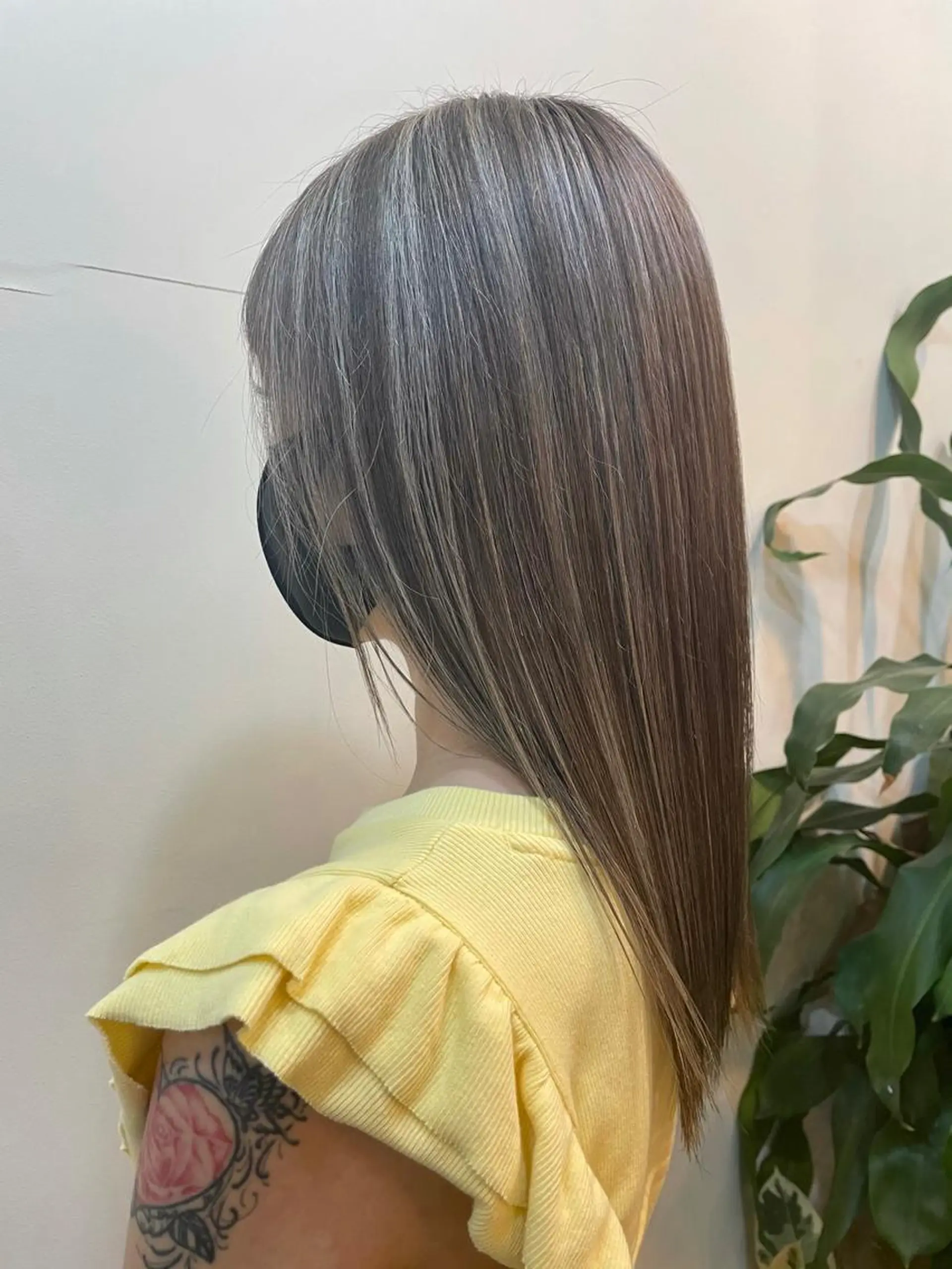 セミロング カラー シールエクステ セミロングパーマ バレイヤージュ ブリーチ ケアブリーチ ヘアカラー WEST OLAND加藤圭介のヘアスタイル