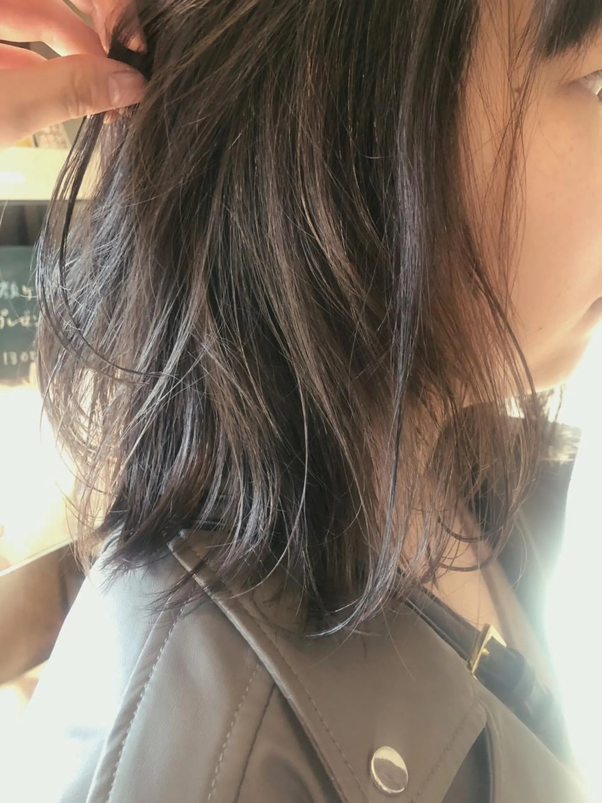 ミディアム カラー 吉川 愛美李のヘアスタイル