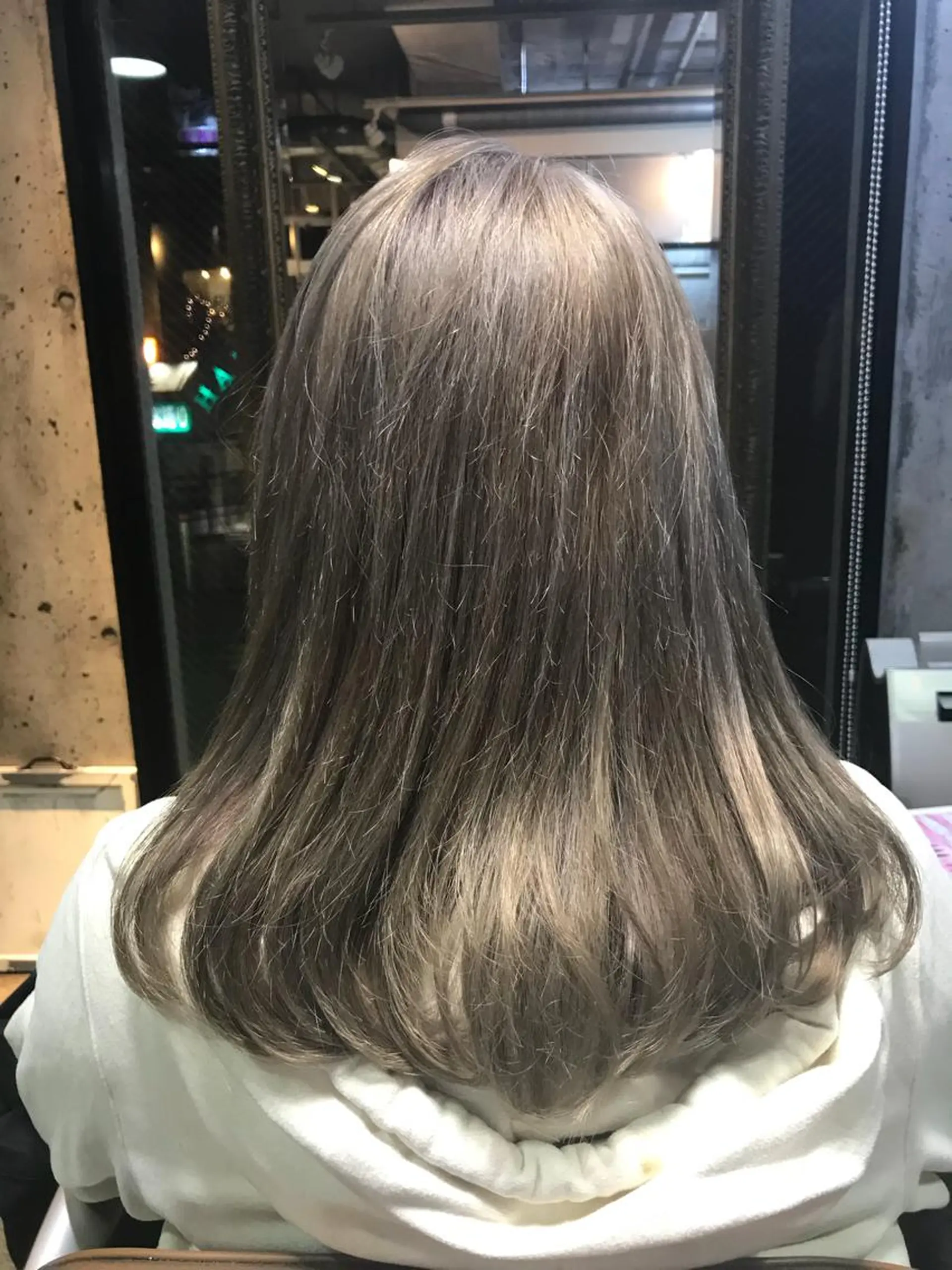 セミロング カラー パーマ ヘアアレンジ メンズ キッズ ネイル マツエク・マツパ ベージュカラー ホワイトベージュ ホワイト サロンドミルク 原宿のヘアスタイル