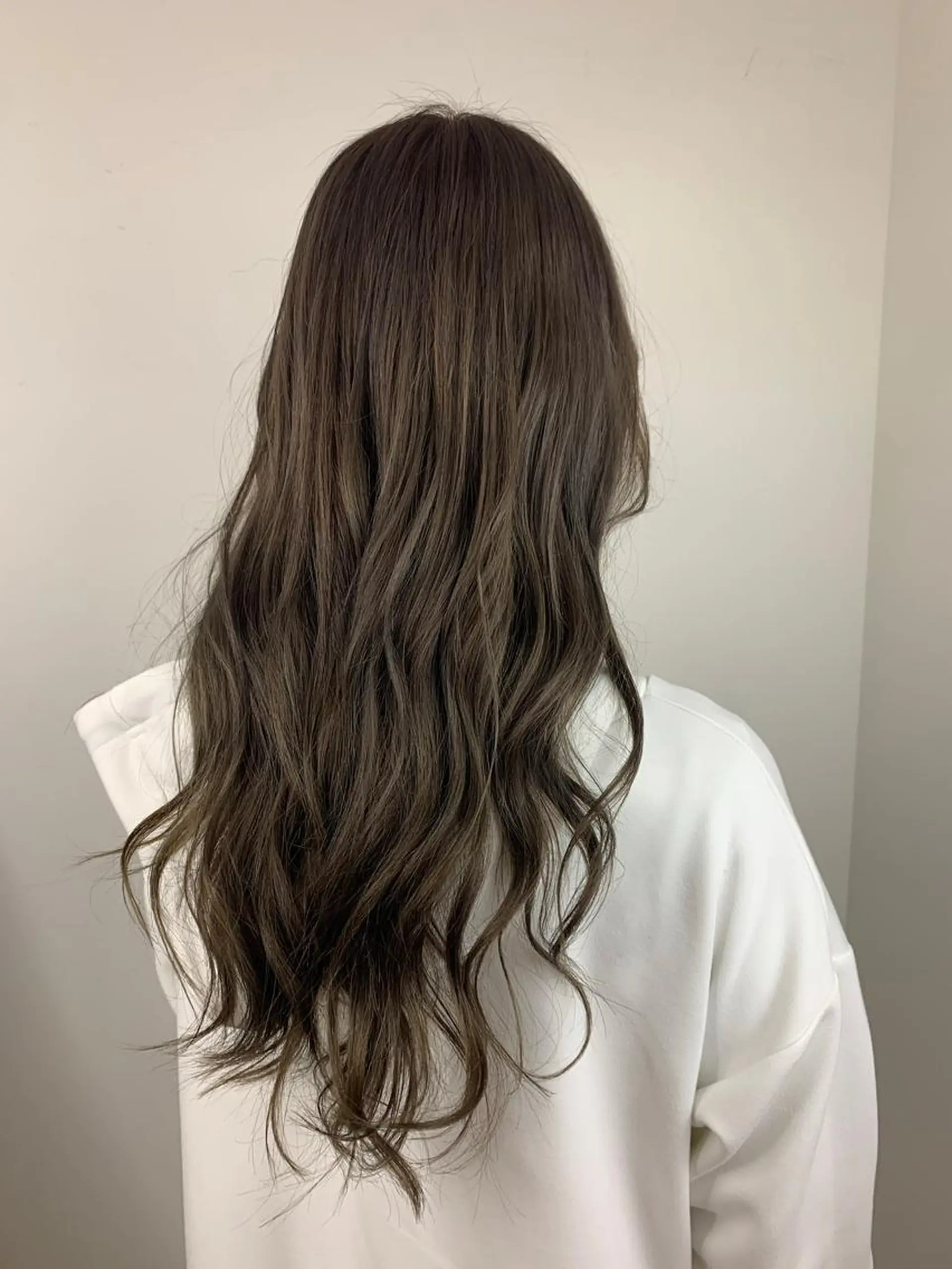 ロング カラー グレージュ カット ヘアカラー トリートメント SALOWIN神戸三宮店所属・【美髪を叶える】中谷 彰宏（アキ)のヘアスタイル