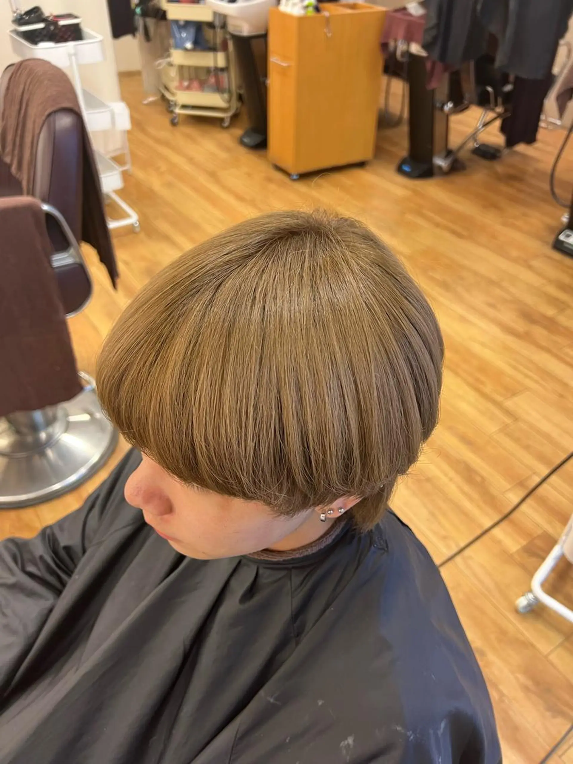 カラー メンズ ベージュカラー ミルクティーベージュ 湘南のパーマ職人 🔥清水琉葵🔥のヘアスタイル