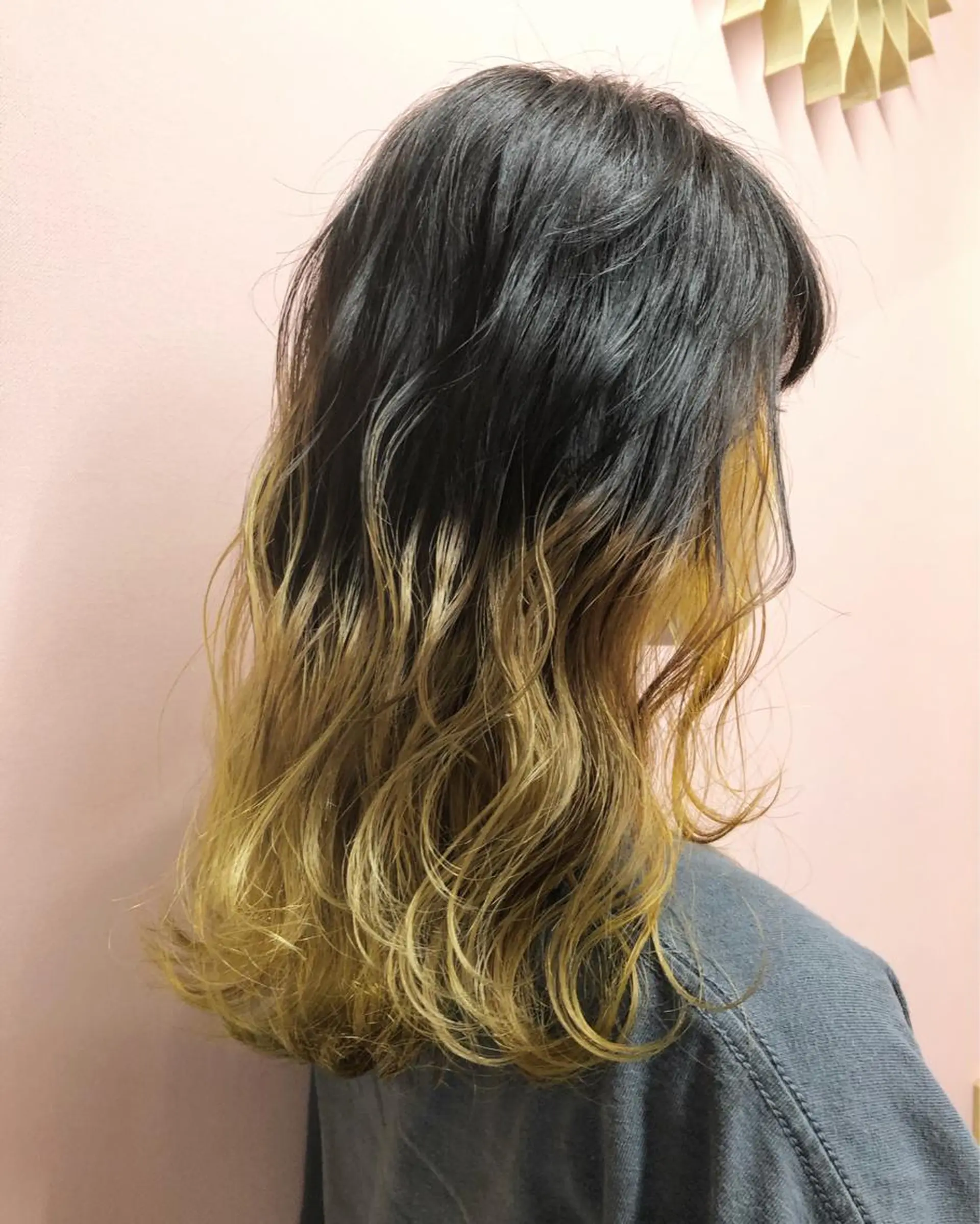 セミロング REVE所属・TAKU 美容師のヘアスタイル