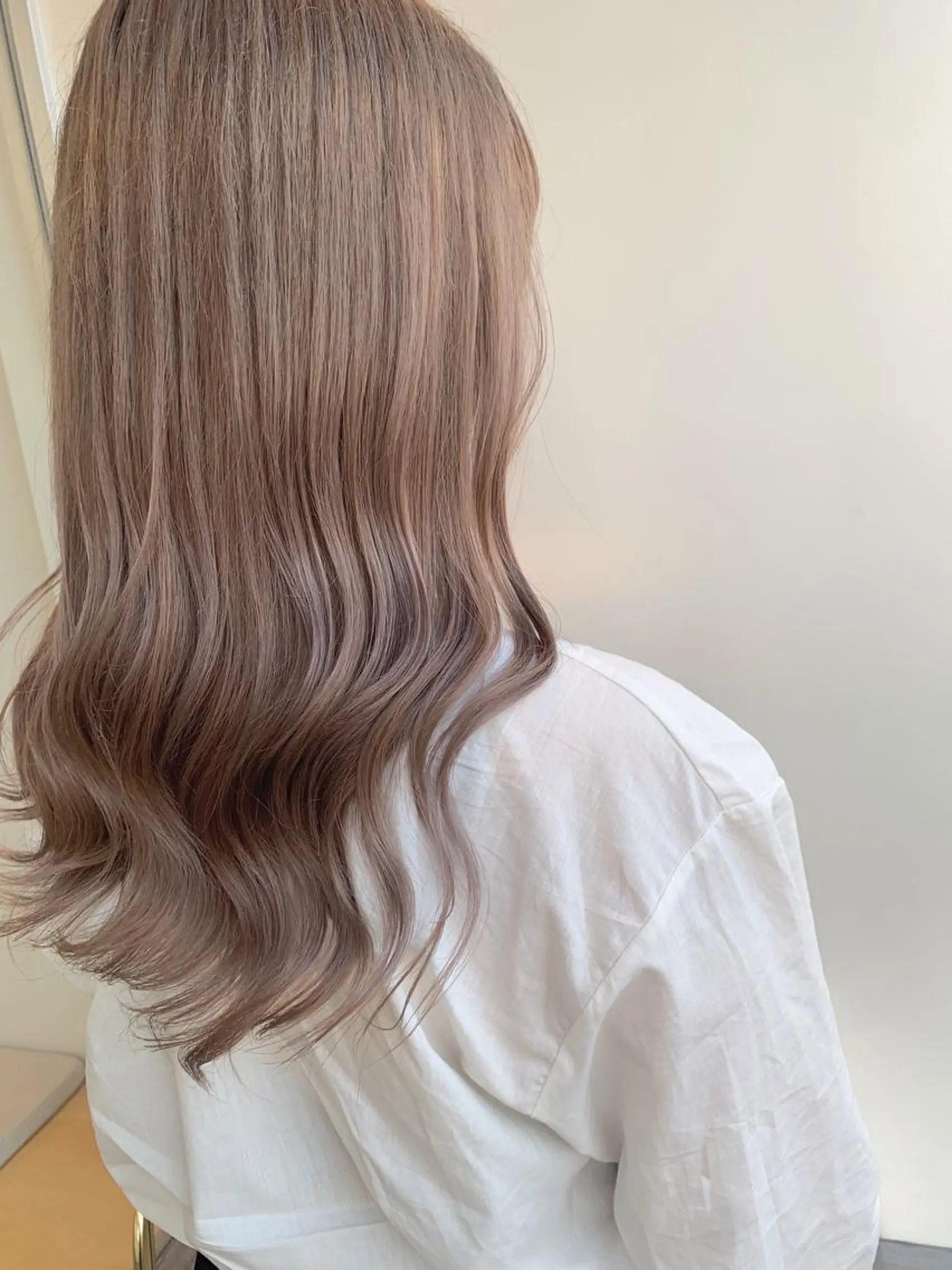 カラー ベージュカラー ミルクティーベージュ 村松萌/ レイヤーカットのヘアスタイル