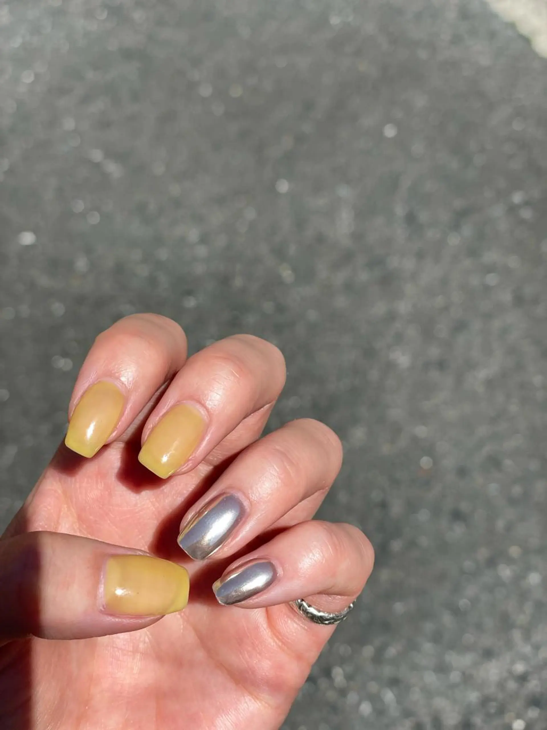 ネイル ミラーネイル 黄色 nail salon naroのエステ・リラクイメージ