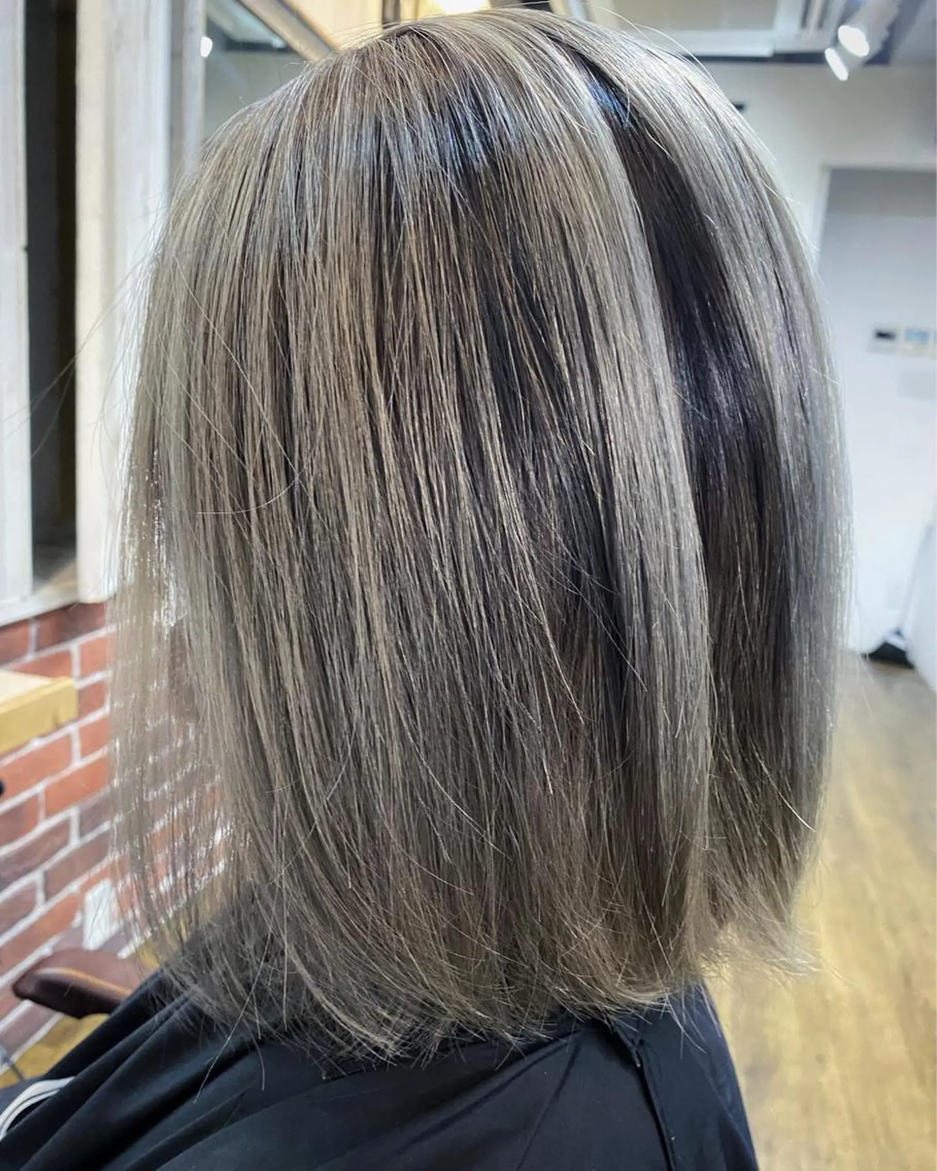 ミディアム レイヤーカット カルラ　蒲田店所属・大久保寿高✨ なりたい色を叶える✨のヘアスタイル