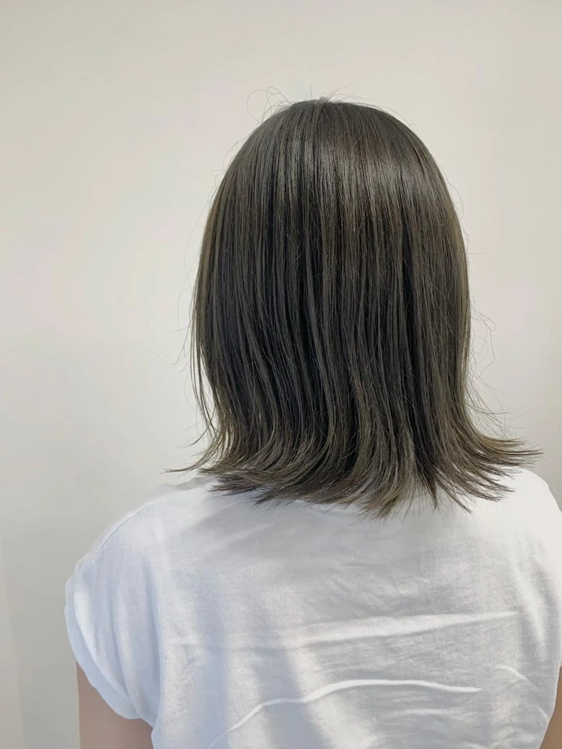 ショート カラー 🔵赤み消し透明感 梅田・増田のヘアスタイル