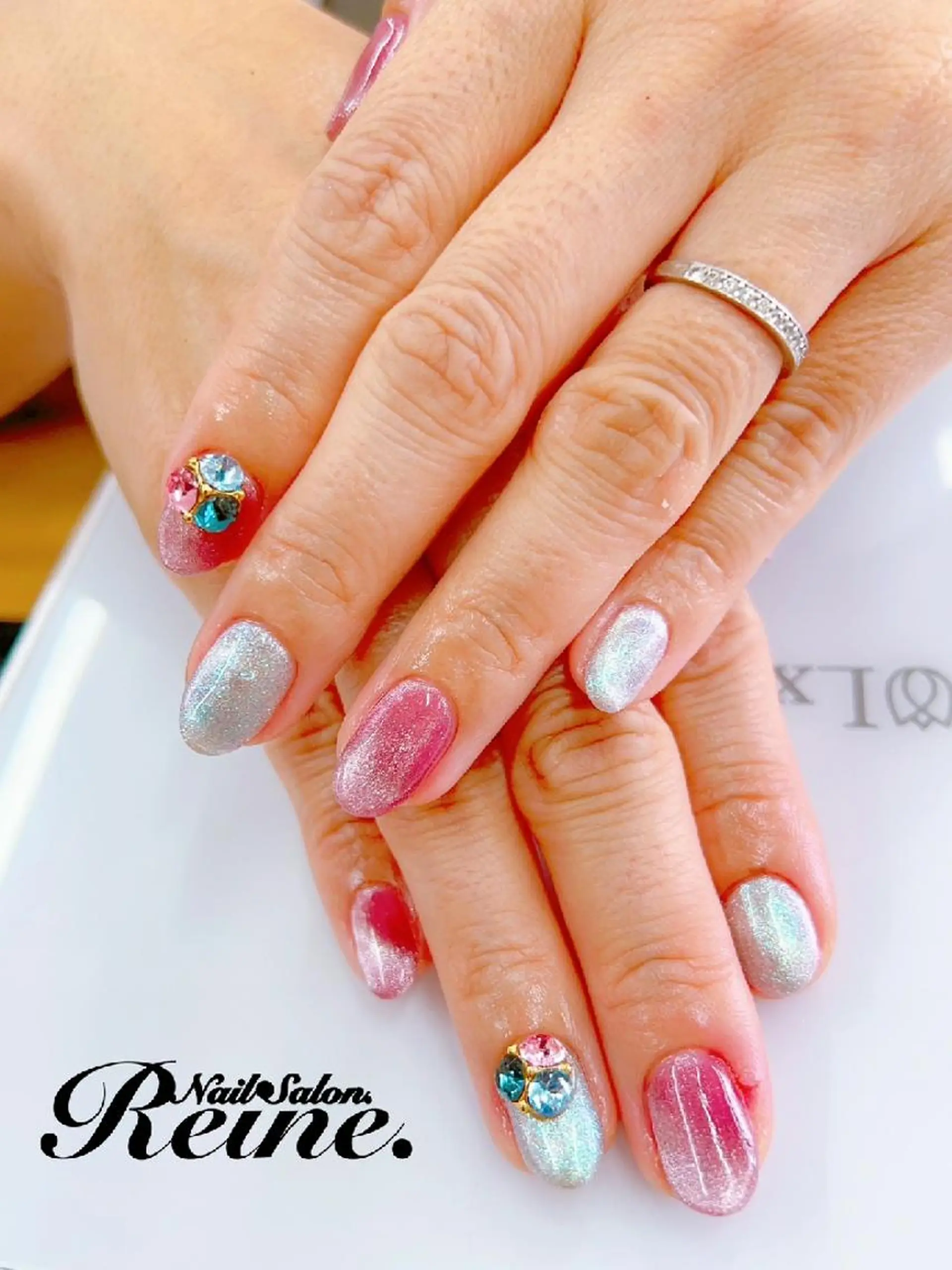 ネイル ストーンネイル Nailsalon Reine所属・玉栄 伶奈のネイルデザイン
