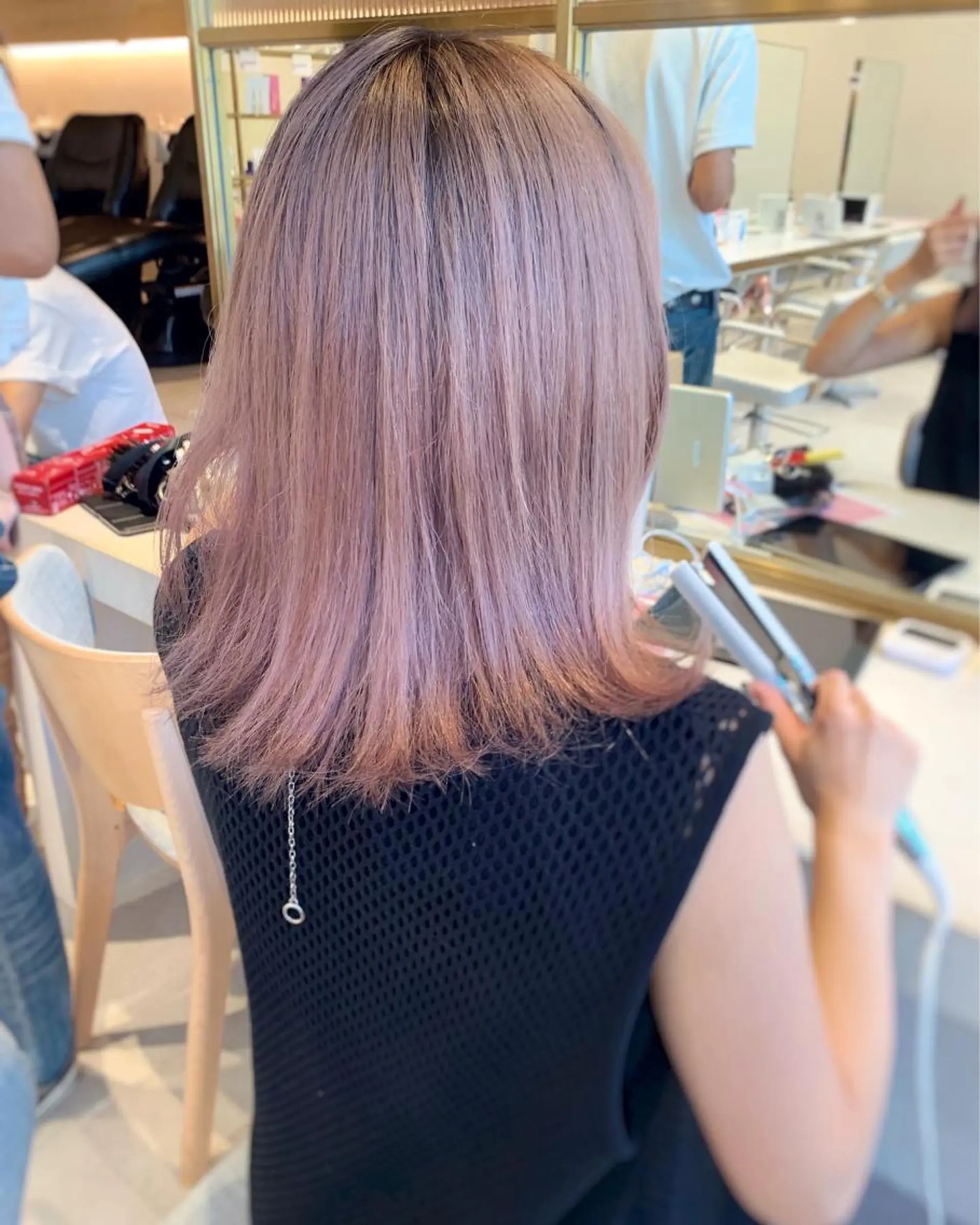 ミディアム カラー ピンクカラー ヘアカラー トリートメント ヘアセット レイヤー専門家 ダブルカラー修のヘアスタイル