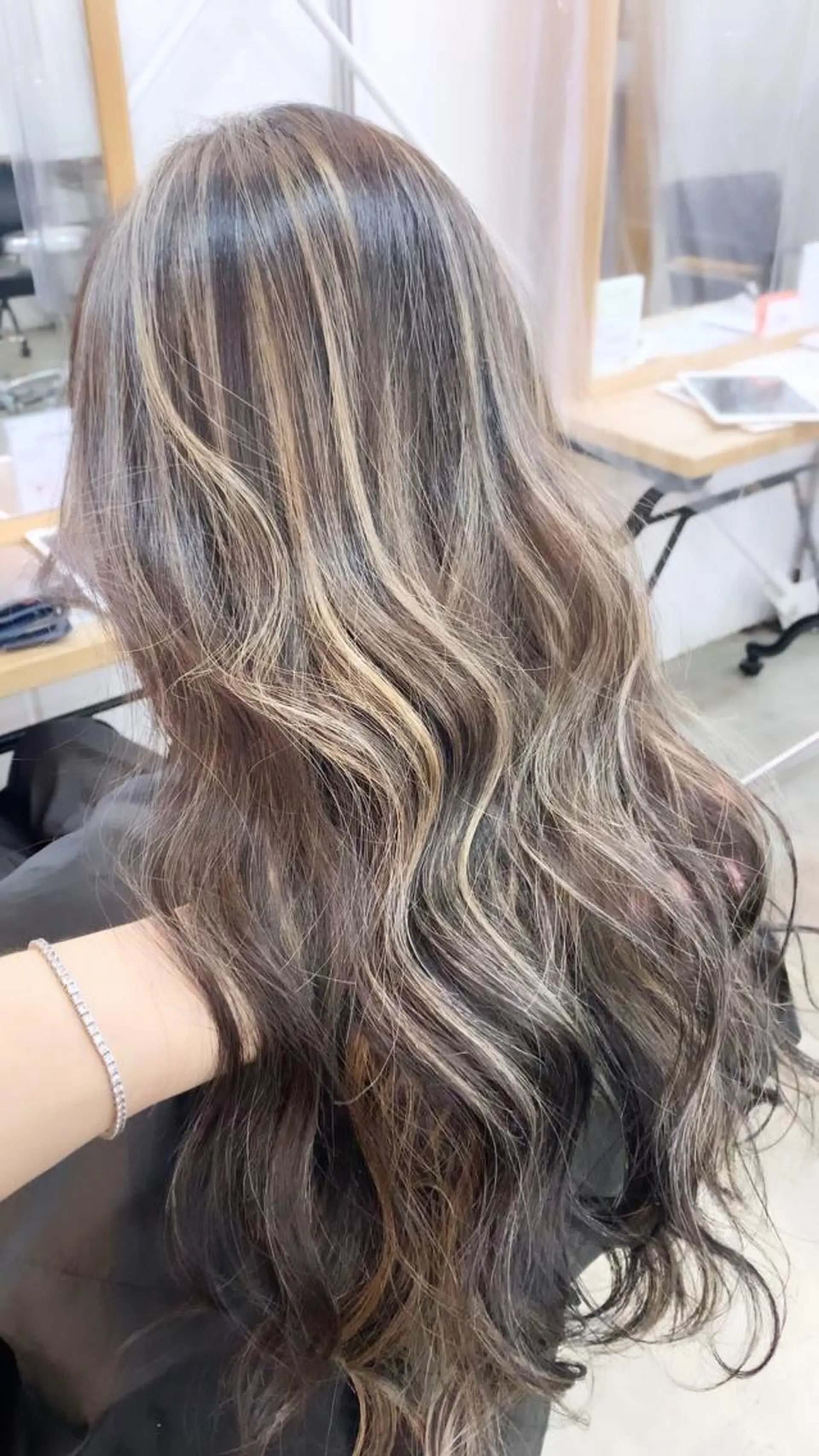 ロング カラー ヘアアレンジ ネイル マツエク・マツパ ヘアカラー ブリーチ特化 / share 元太のヘアスタイル