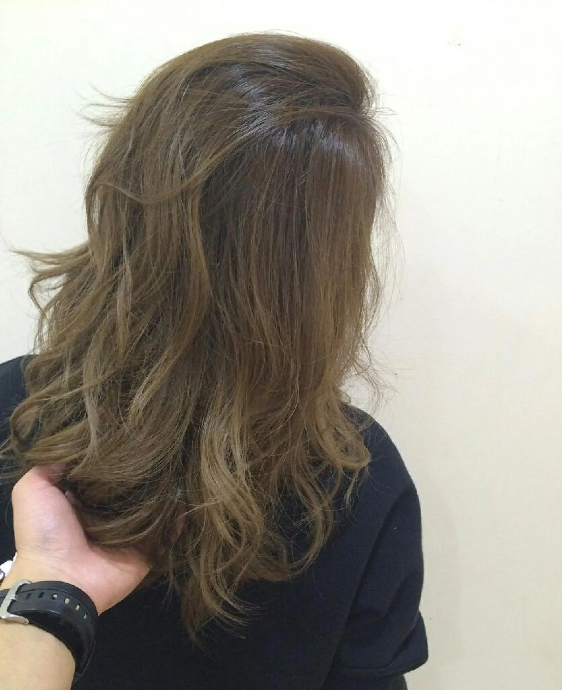 カラー アッシュ ベージュカラー グラデーションカラー ハイライトカラー EMANON名古屋所属・美谷添（ミヤゾエ） まどか大人ヘアサロンのヘアスタイル