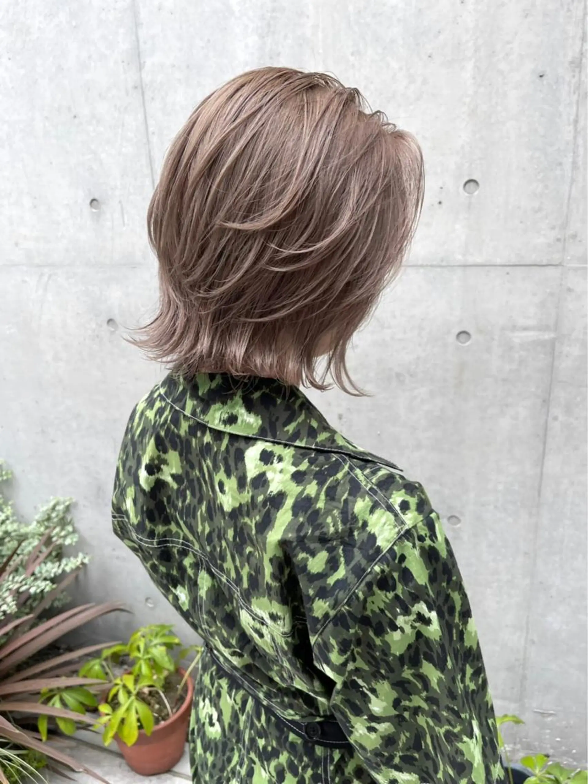 ミディアム カラー ベージュカラー グレージュ レイヤーカット カット ヘアカラー トリートメント ARCANAブリーチ レイヤーカット/原宿のヘアスタイル