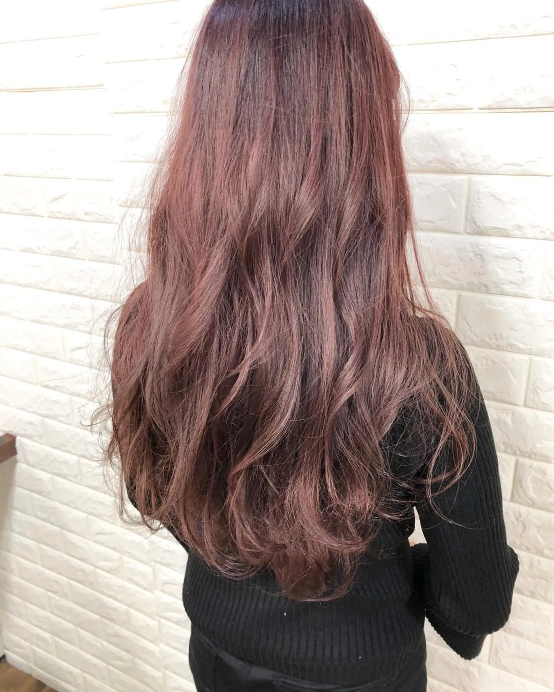 ロング カラー ブリーチ ケアブリーチ ピンクカラー ヘアカラー トリートメント famille所属・famille ファミーユのヘアスタイル