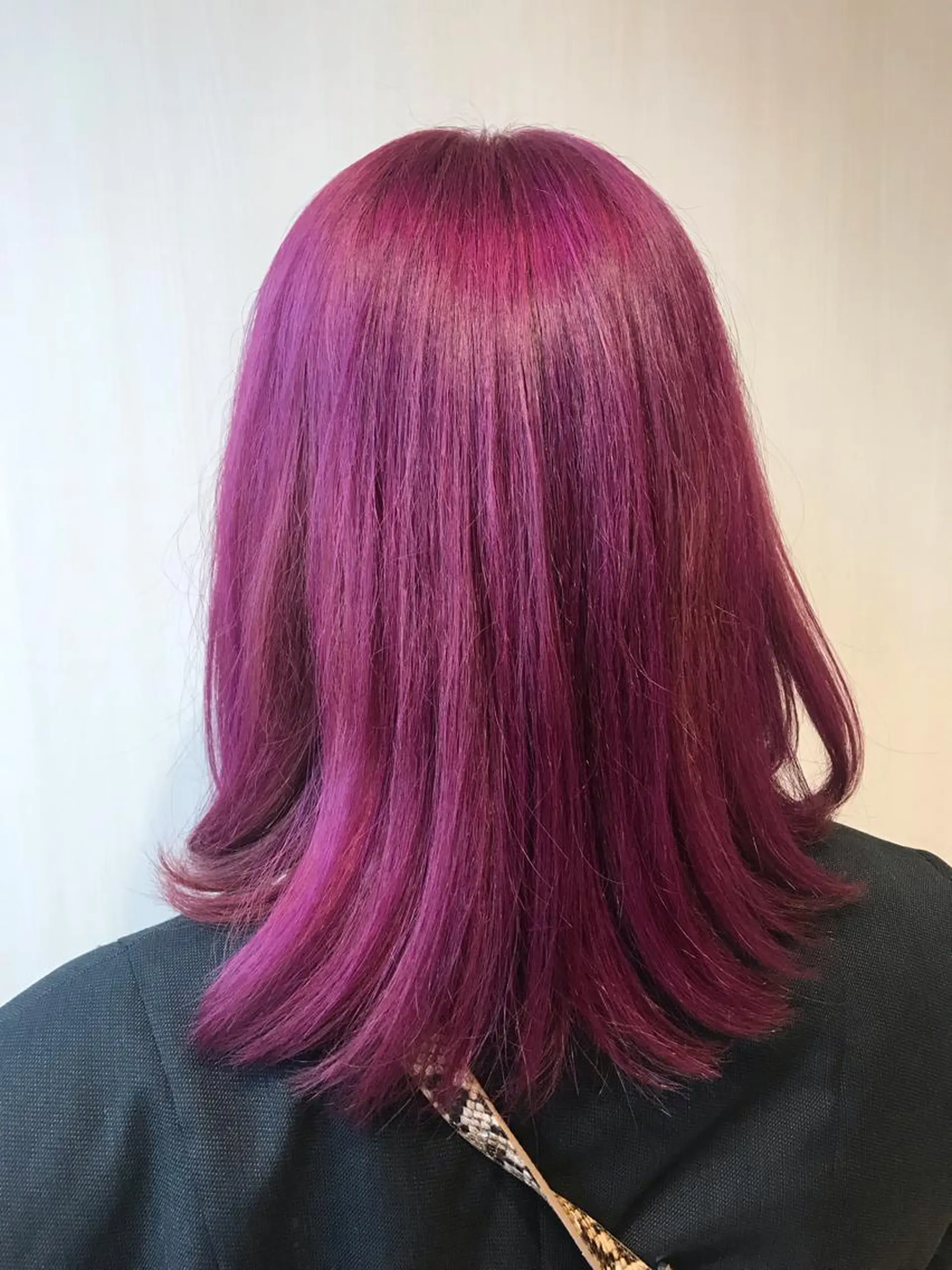 セミロング カラー ブリーチ パープルカラー Optima Hair【オプティマヘアー】所属・松田 類生のヘアスタイル