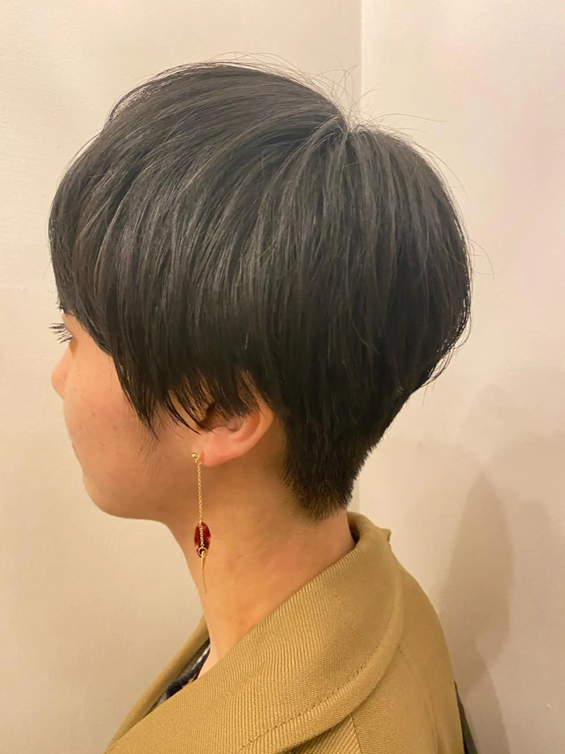 ショート 梅田ハイトーン チダ ヒナノのヘアスタイル