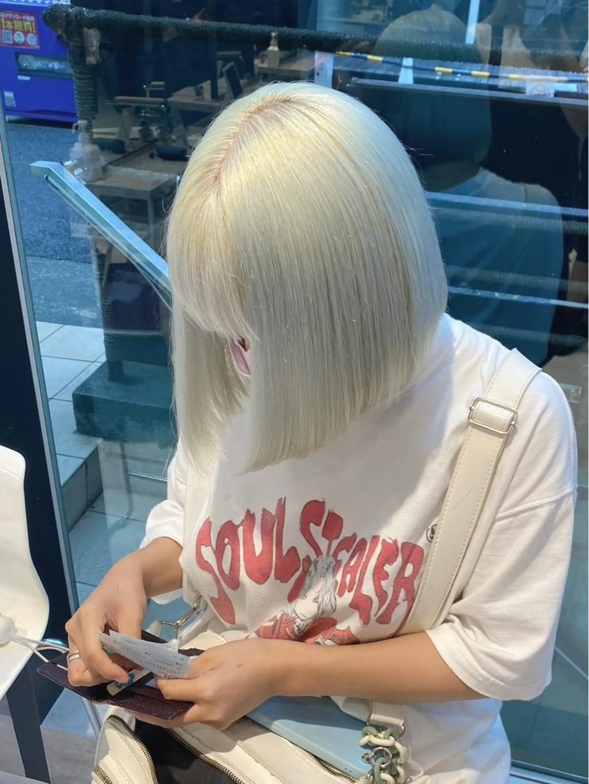 ミディアム カラー パーマ ヘアアレンジ メンズ キッズ ネイル マツエク・マツパ アイブロウ ホワイト ハイトーンNo.1 👩🏼NaGiSaのヘアスタイル