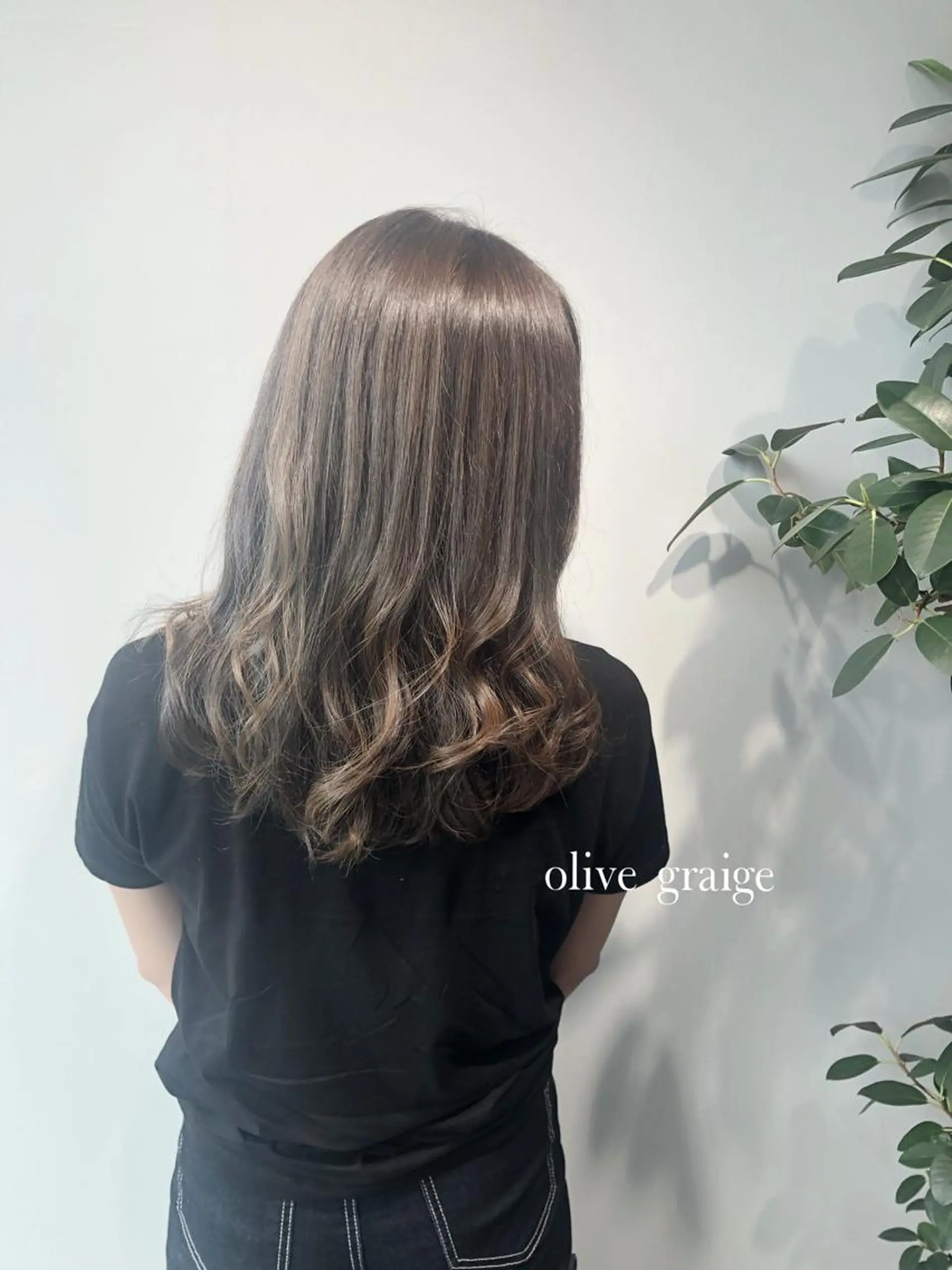 セミロング 岸川 恭子のヘアスタイル