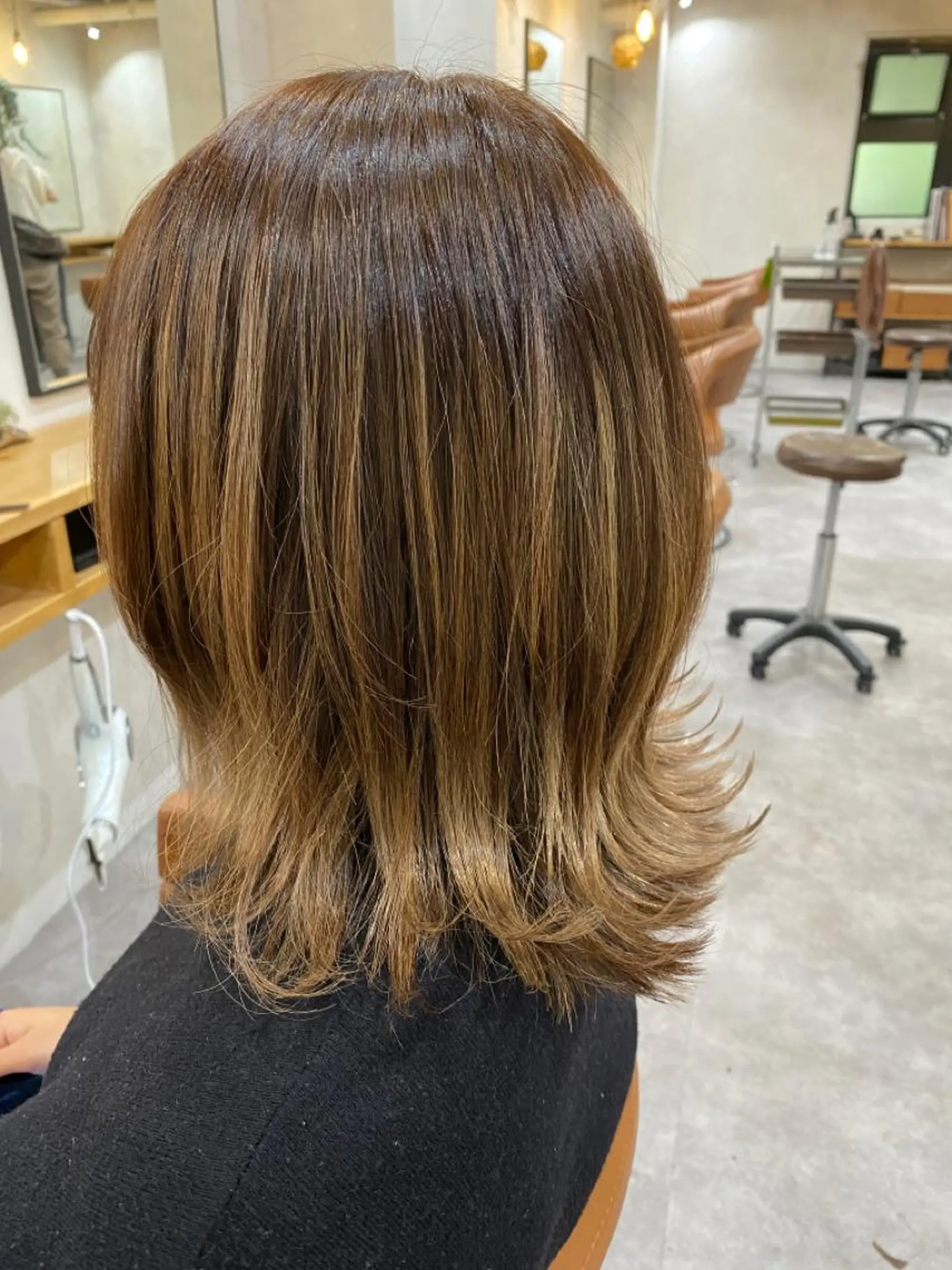 ミディアム サロウィン新宿三丁目所属・✨クセ・広がりで悩む 学生さんへ✨taroのヘアスタイル