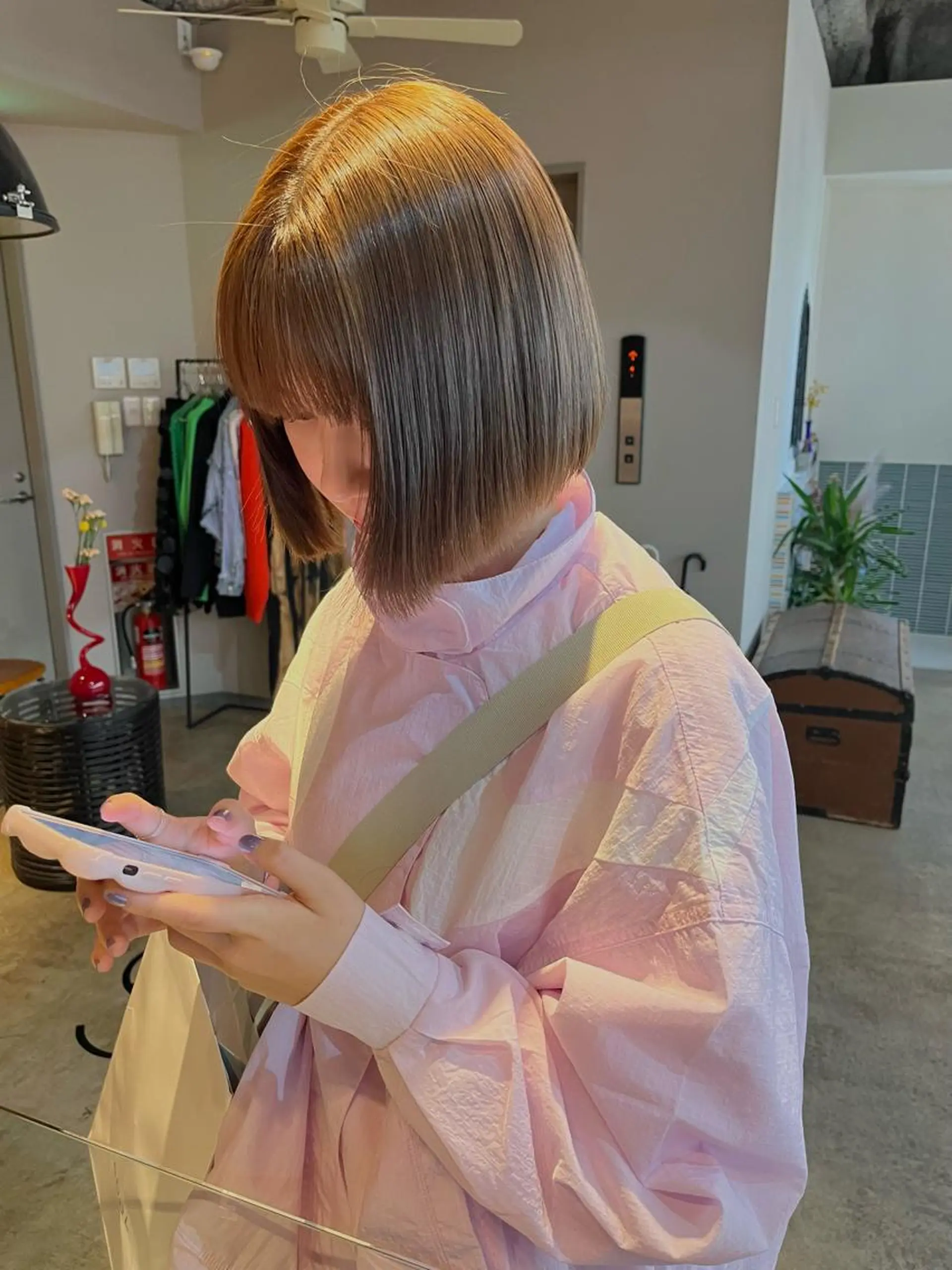 ミディアム カラー ブリーチ 透明感カラー カット ヘアカラー トリートメント 🩷ハイトーン透明感 レイヤー🩷ユリカのヘアスタイル