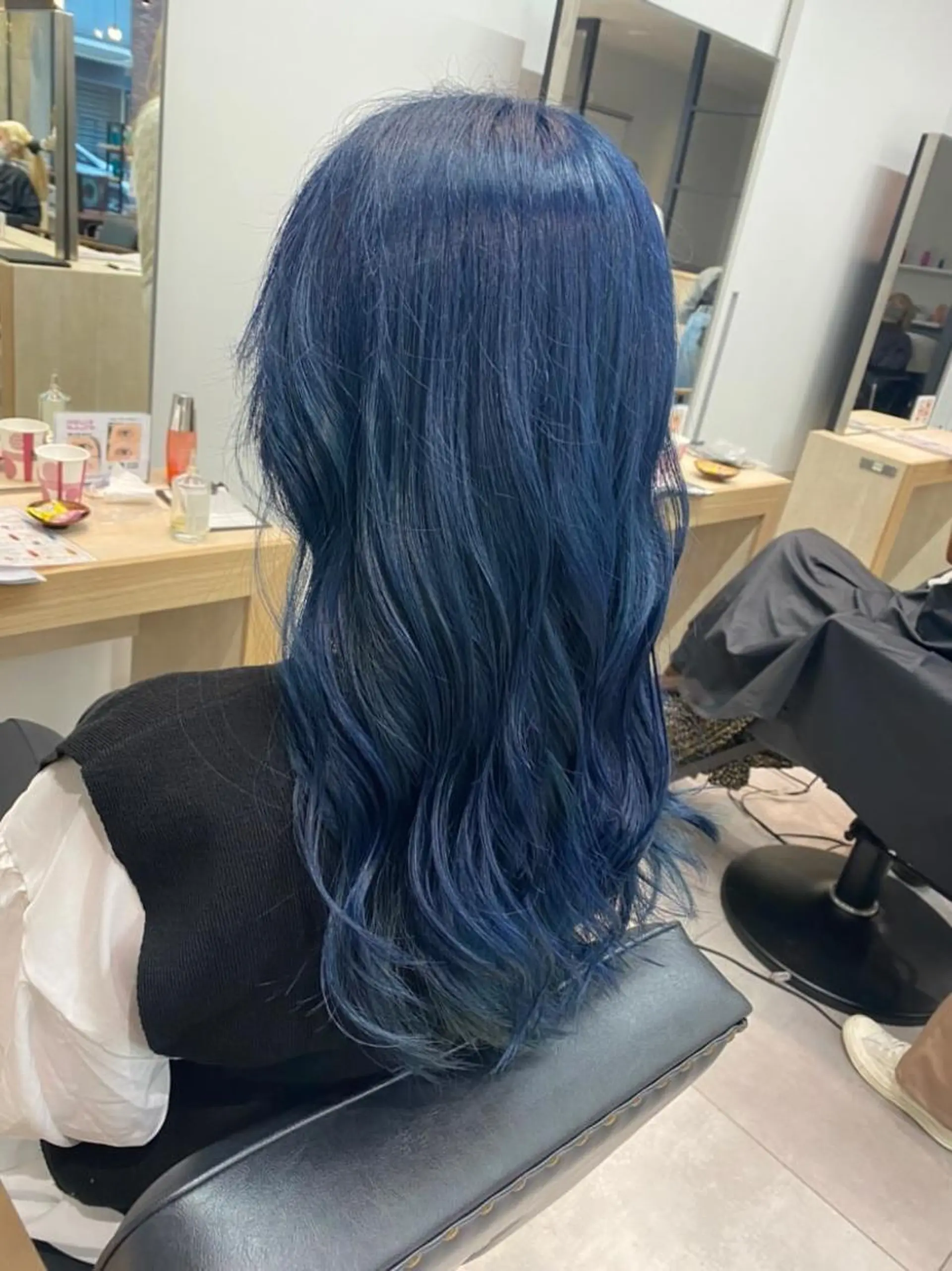 セミロング カラー ブリーチ ブルーカラー 韓国風スタイル 🍓MIZUKI🍓のヘアスタイル