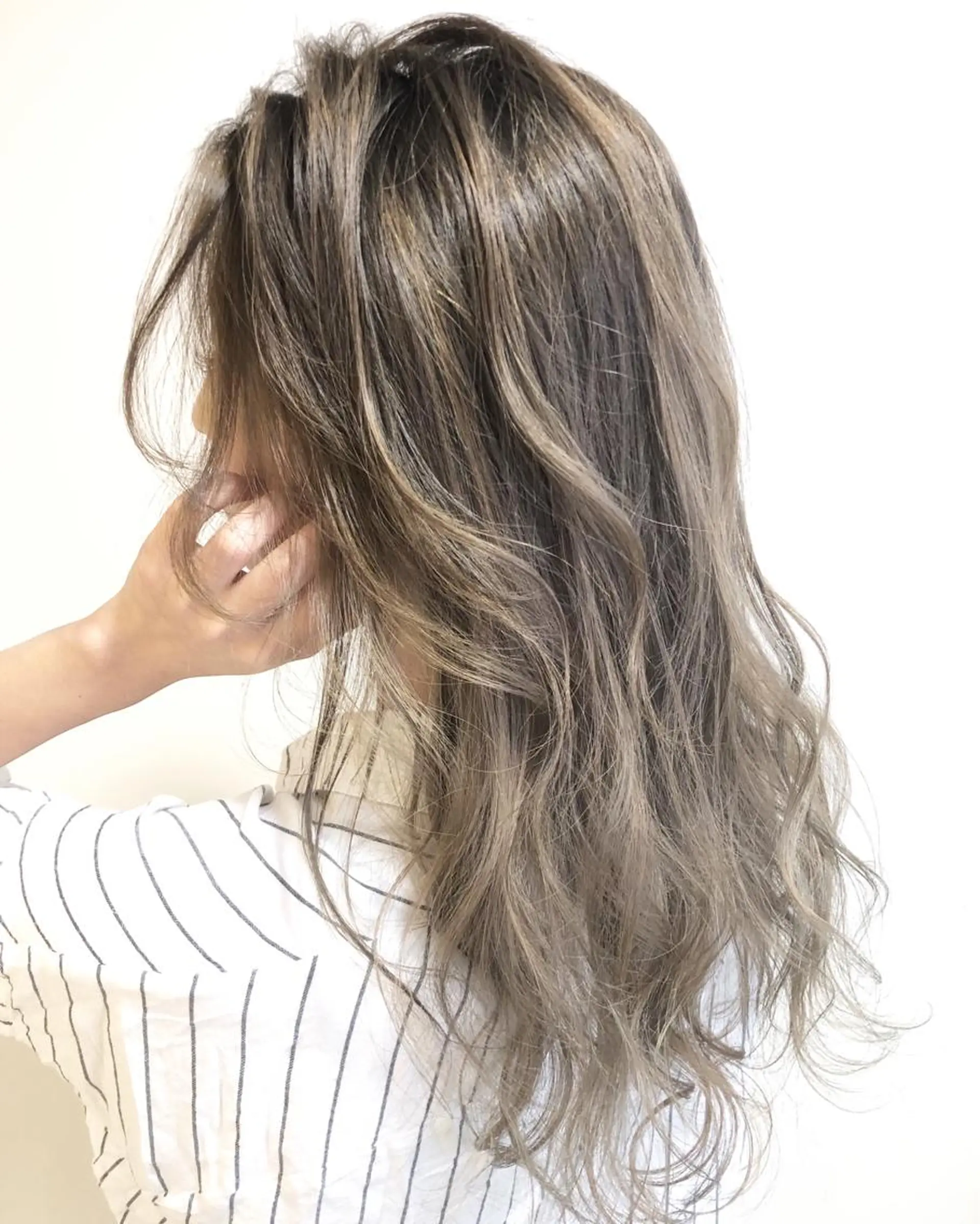 ロング レイヤーカット ブリーチ/髪質改善 NYNY大久保のヘアスタイル