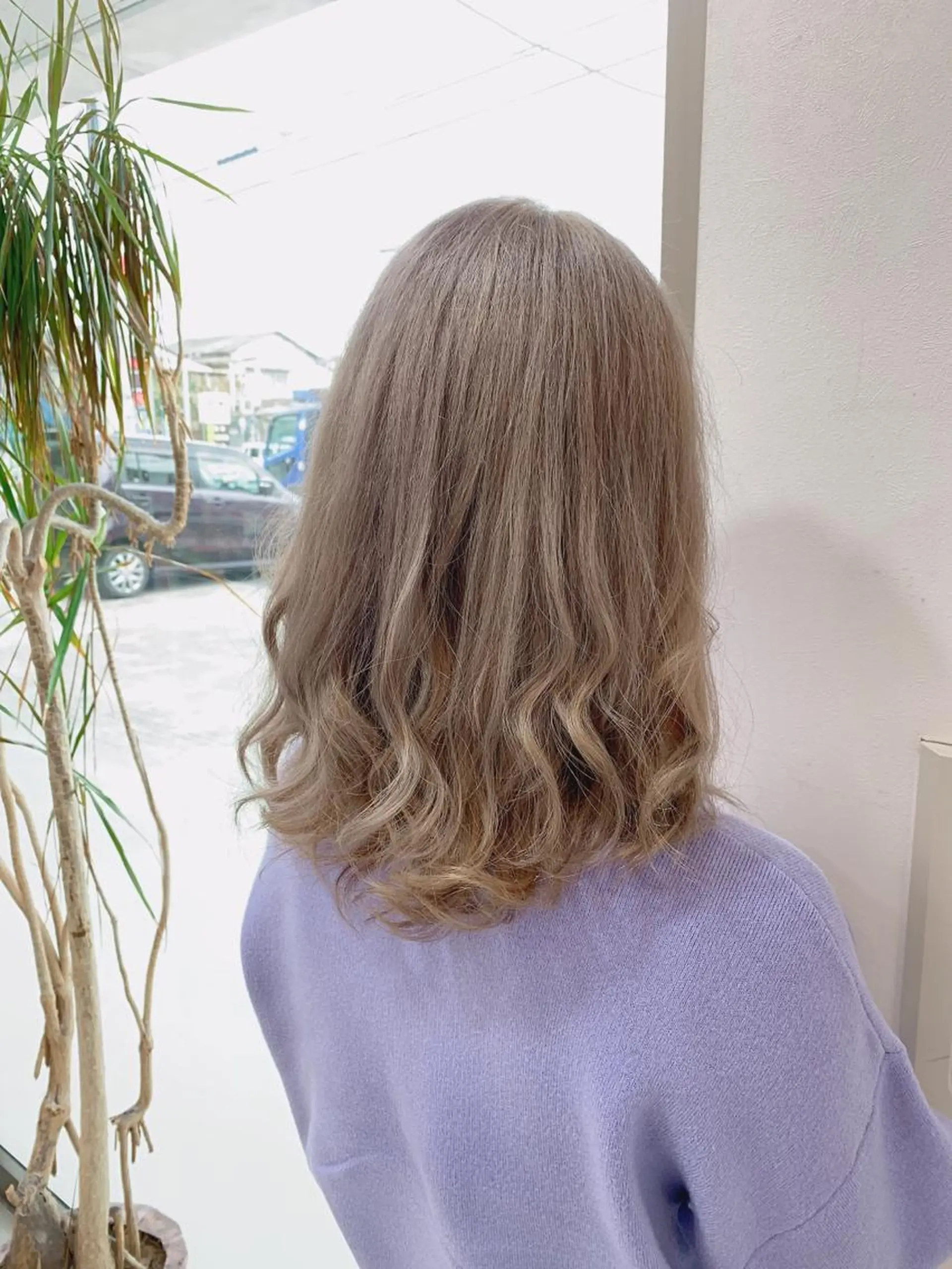 ミディアム カラー ヘアカラー トリートメント 白髪ぼかしハイライト 柳川拓哉のヘアスタイル