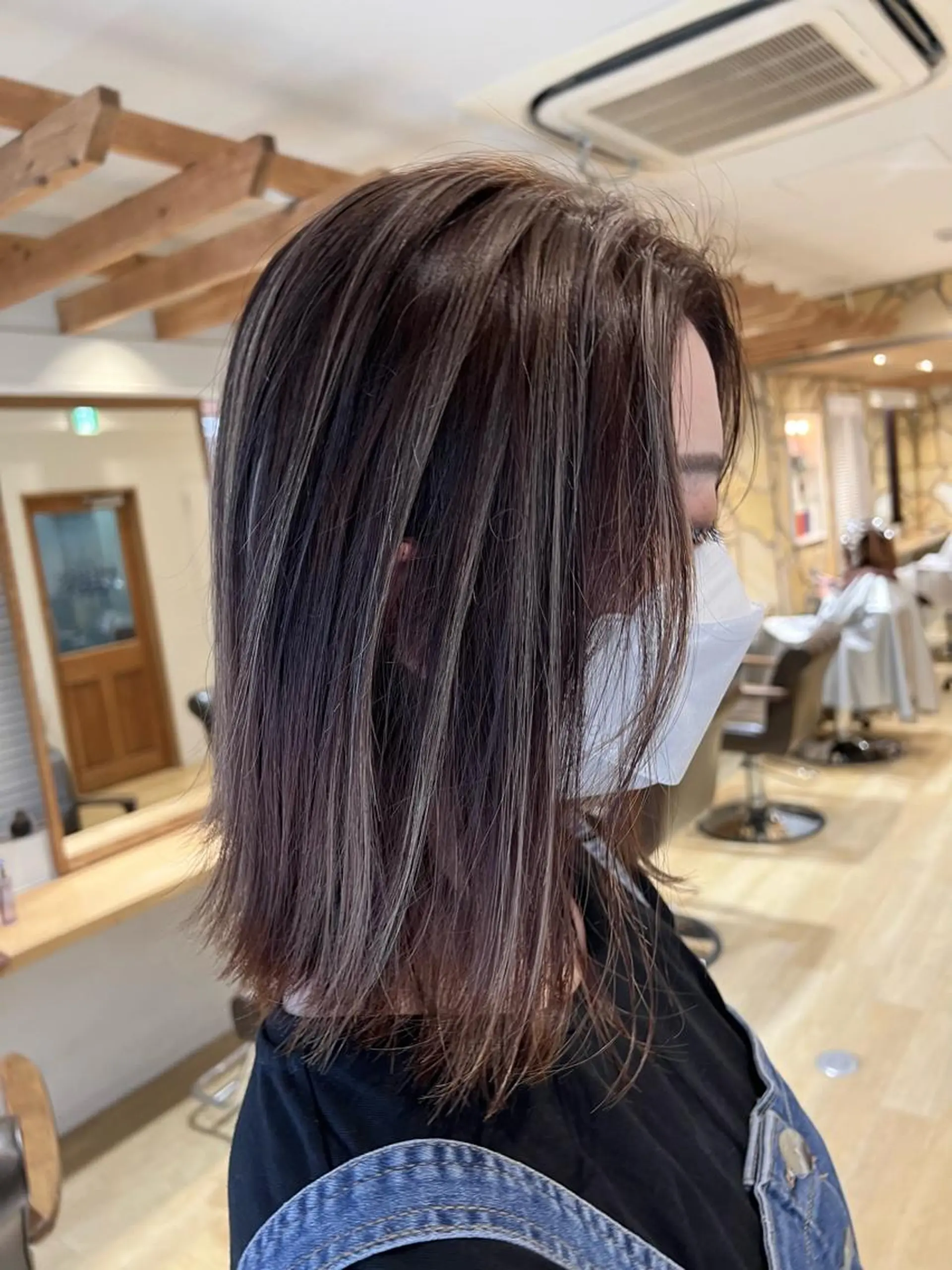 ミディアム ハイライト ヘアカラー トリートメント 渋谷ハイトーン/ デザインカラー阿部のヘアスタイル