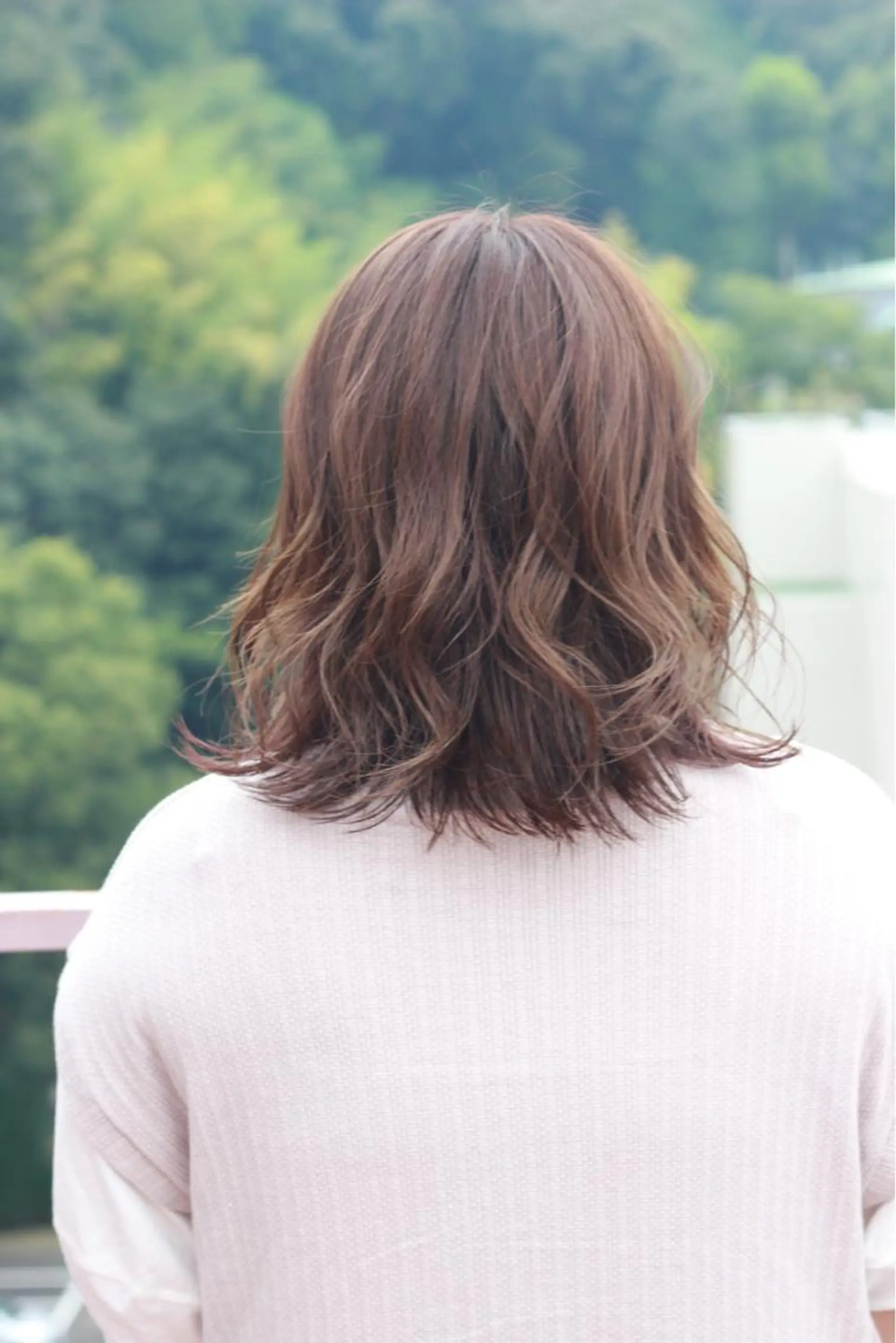 ミディアム カラー ベージュカラー ブリーチ ミルクティーベージュ ブリーチなしカラー カット ヘアカラー Viage （ビアージュ）のヘアスタイル