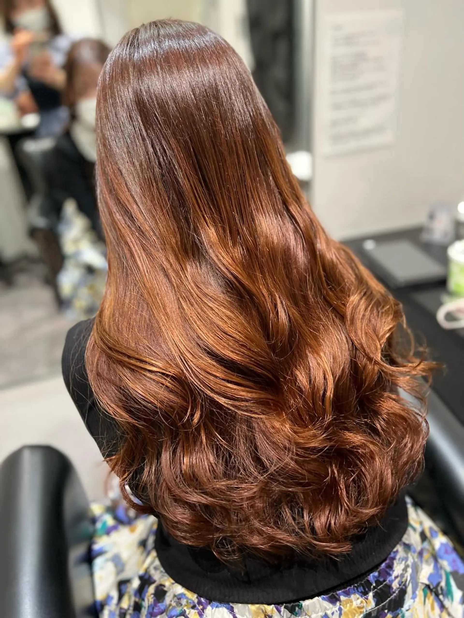 ロング カラー パーマ コテ巻き風パーマ 韓国風パーマ 無重力のヘアスタイル