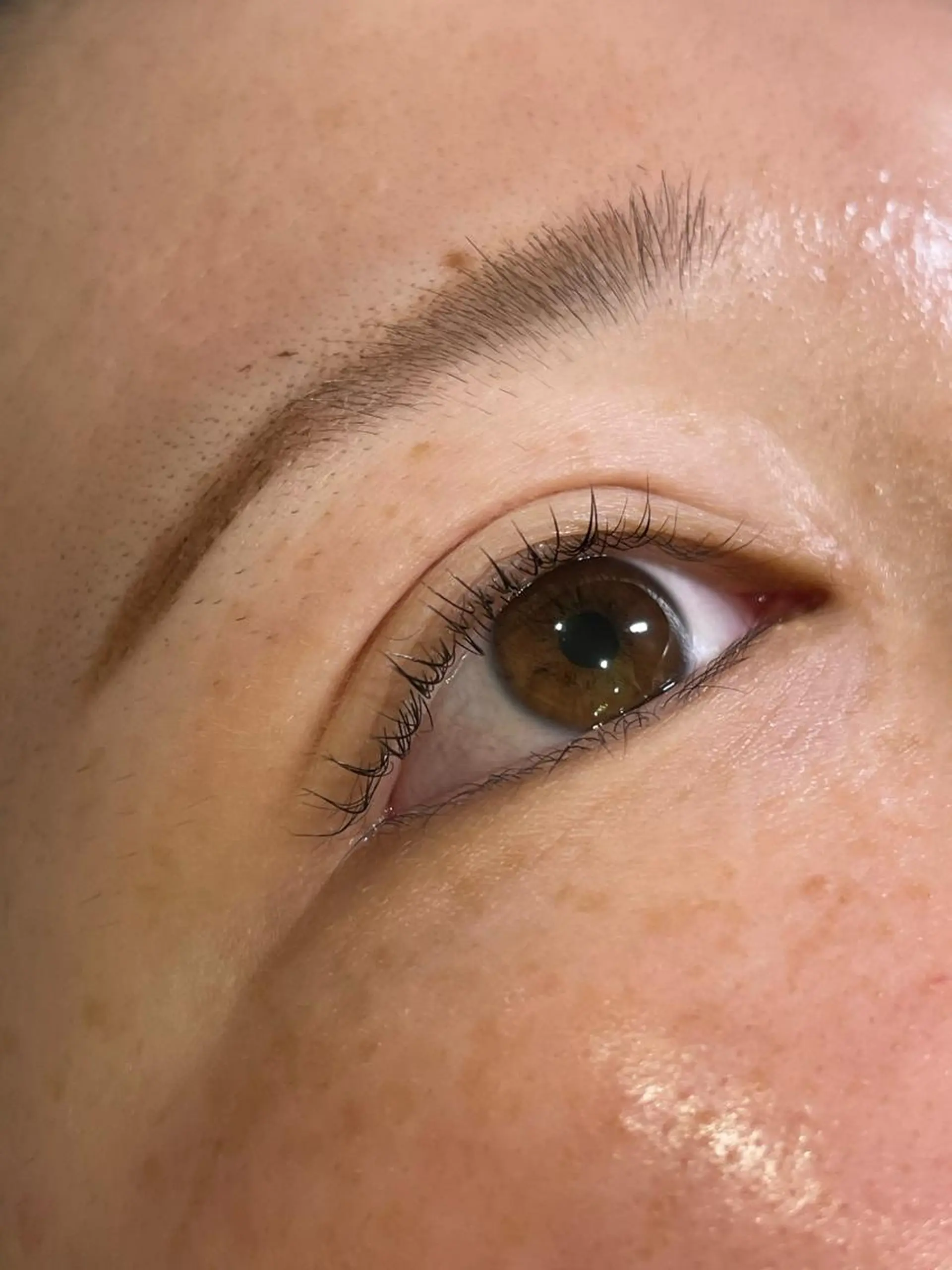 マツエク・マツパ cure所属・井上 真里奈のヘアスタイル