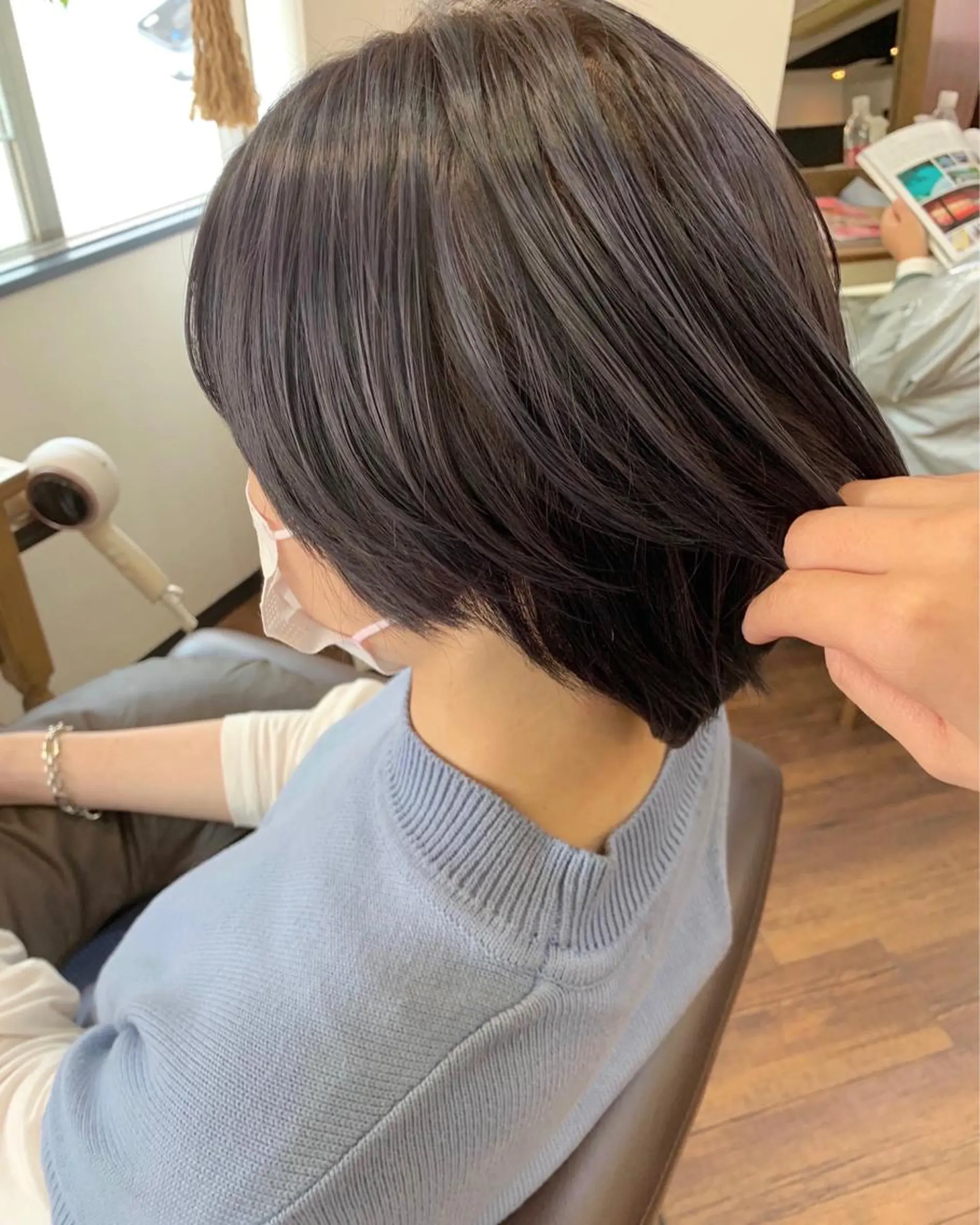 ミディアム レイヤーカット、 大人可愛い　中村美羅のヘアスタイル