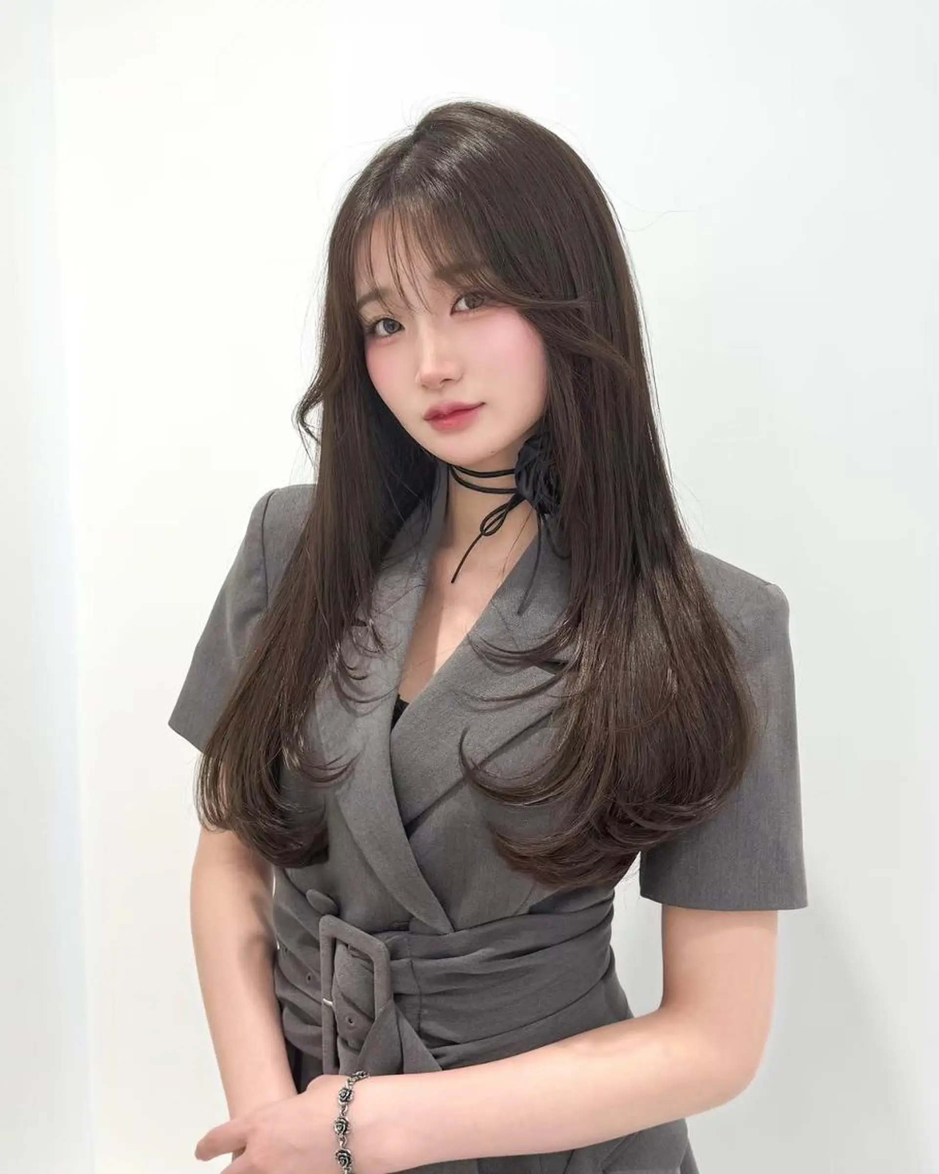 カラー 韓国🇰🇷トレンド レイヤーカット🩶のヘアスタイル