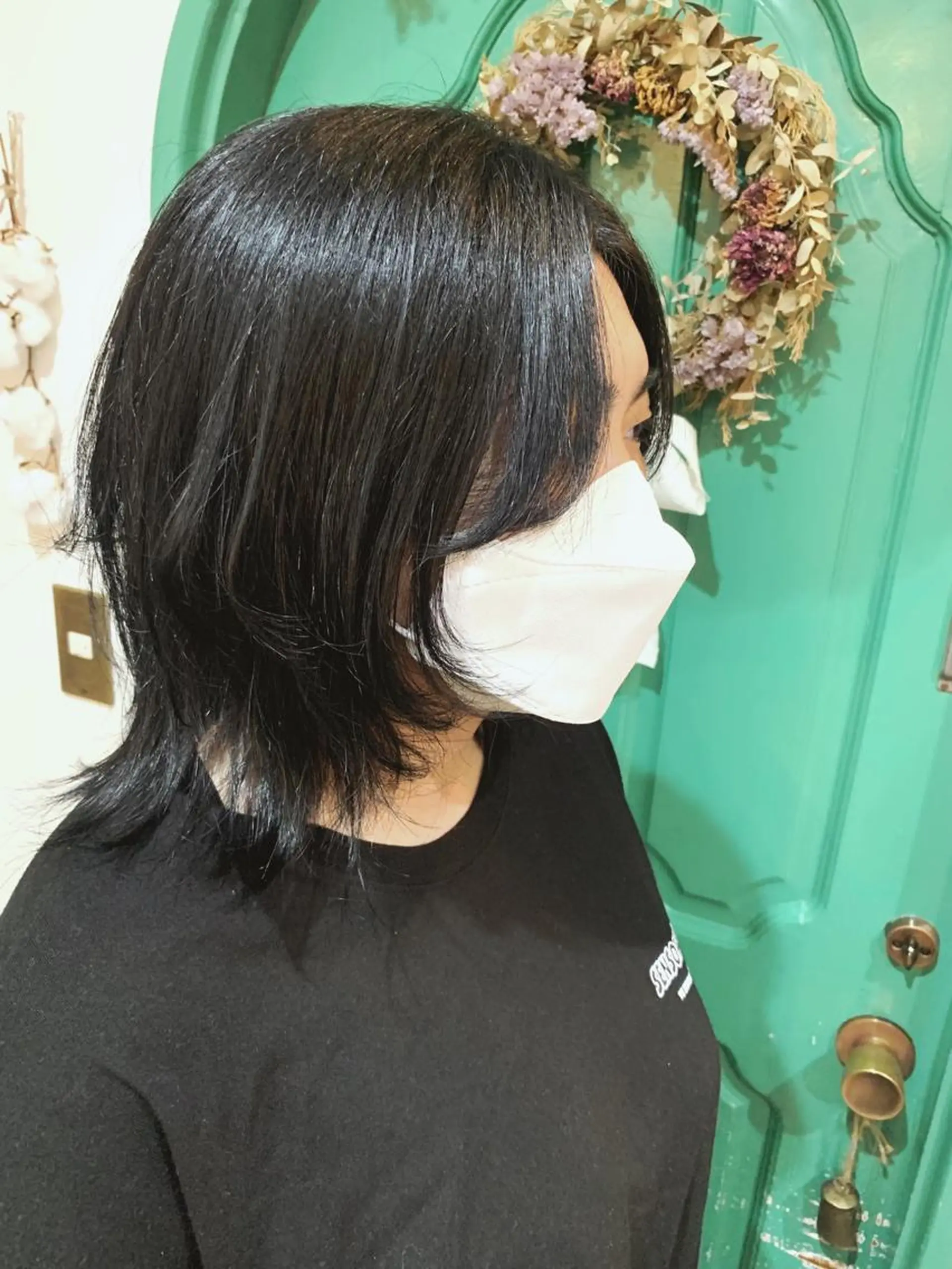 セミロング ウルフカット カット ヘアカラー 佐藤 美咲のヘアスタイル