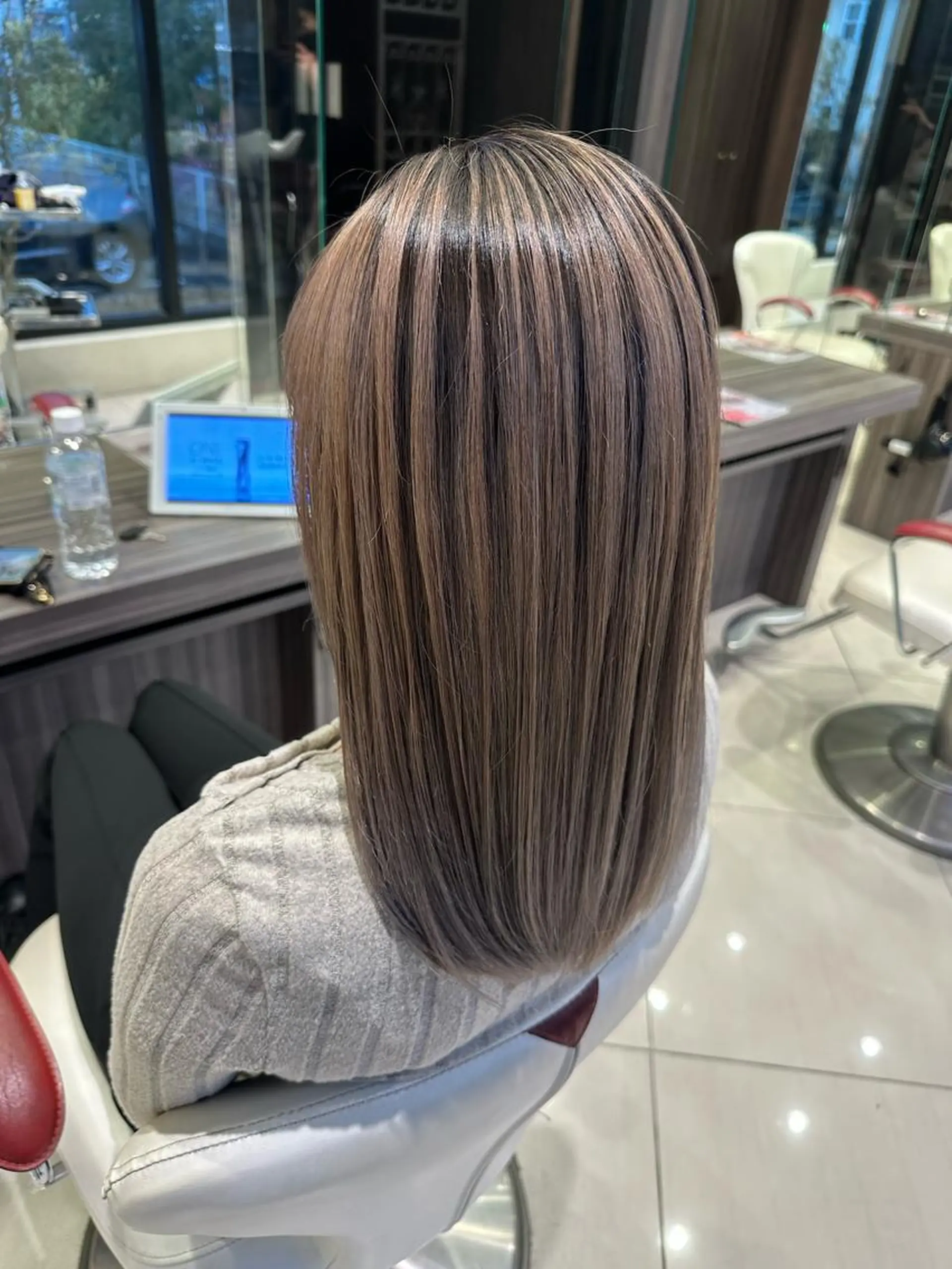 ミディアム カラー バレイヤージュ レイヤーカット ヘアカラー トリートメント 古畑 佑悟のヘアスタイル