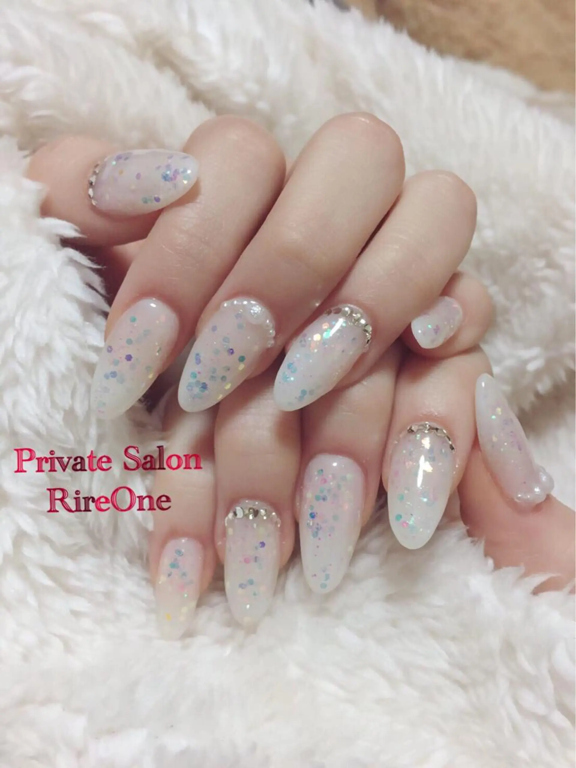 ネイル ホログラムネイル シンプルネイル ホワイト RireOne ~リルワン~のネイルデザイン