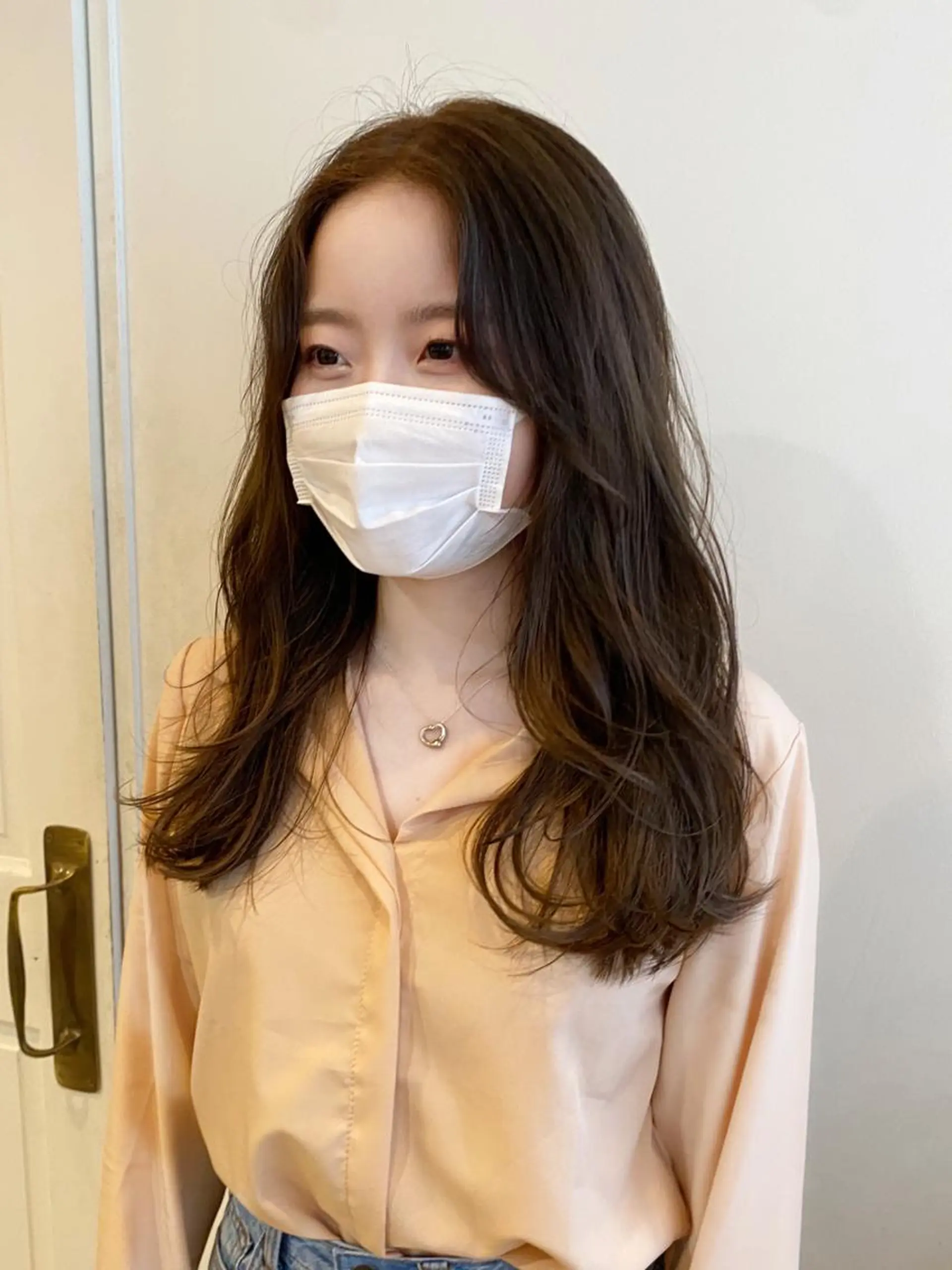 セミロング カラー ベージュカラー オリーブベージュ くびれヘア 韓国風ヘア salowin渋谷kitaya park前所属・RIKA韓国ヘア/く びれヘア/上品カラーのヘアスタイル