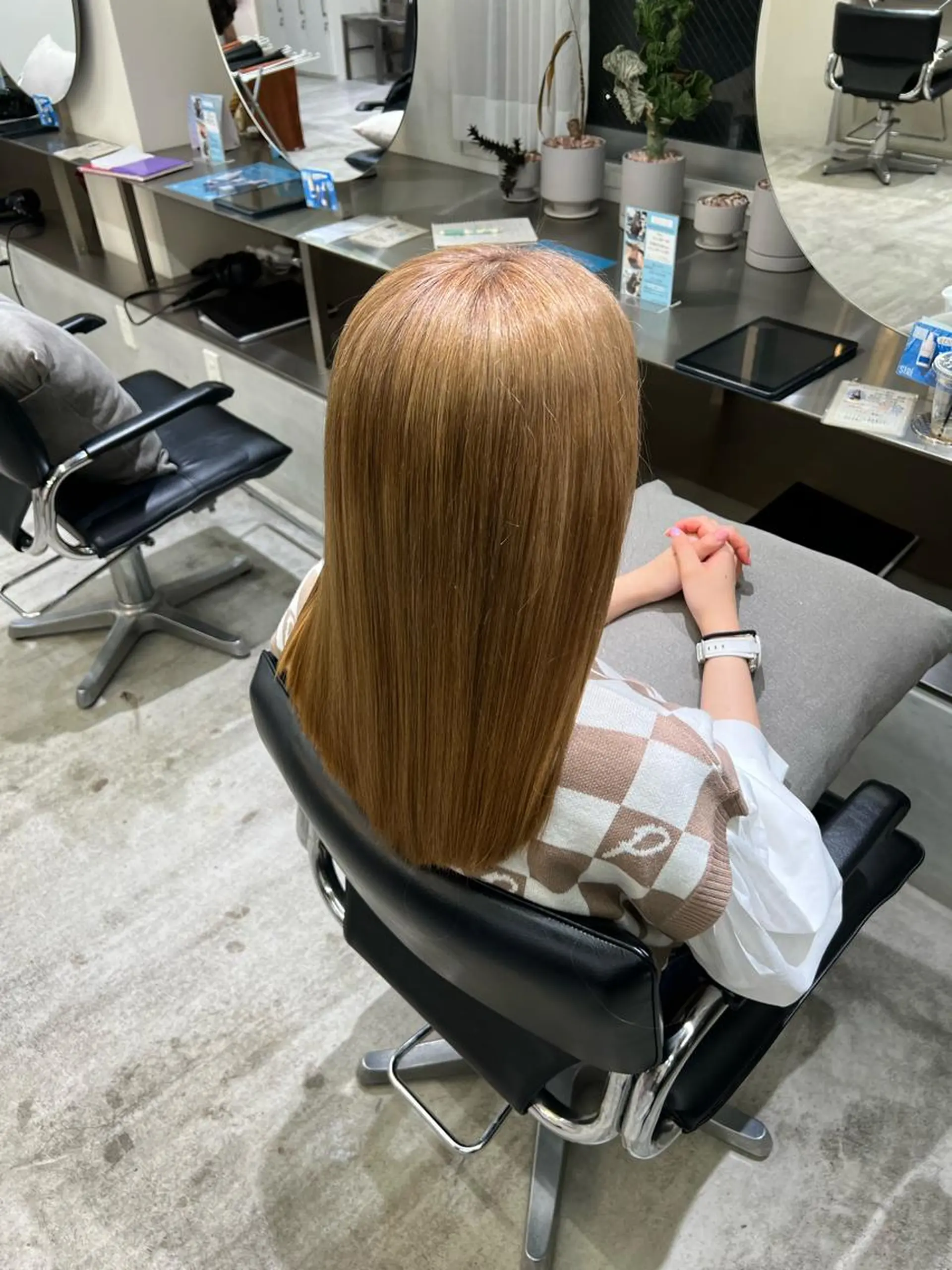 ロング HERMITAGE YUDUKIのヘアスタイル