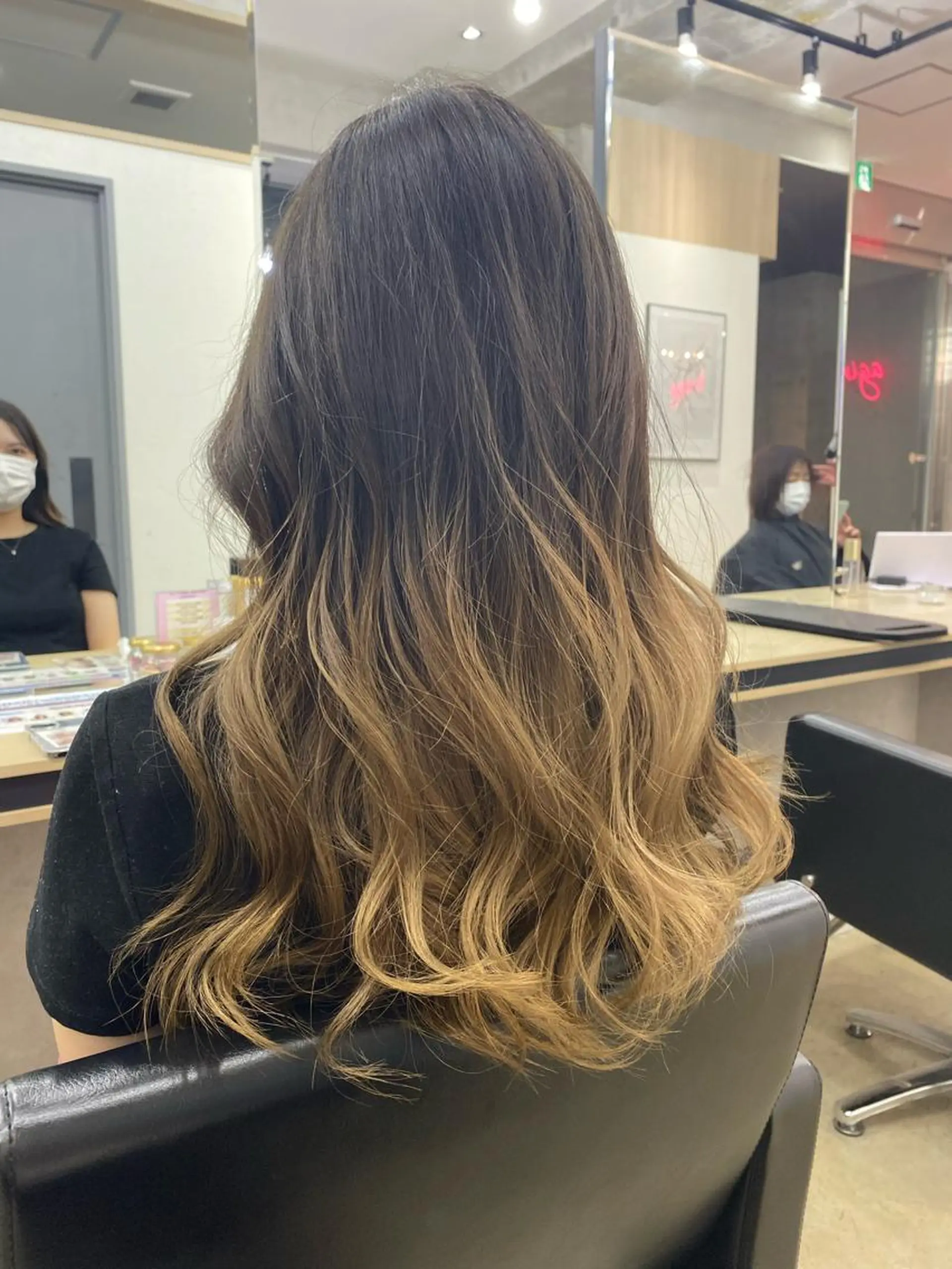 ロング カラー オリーブ/アッシュ やわらか透明感カラーのヘアスタイル