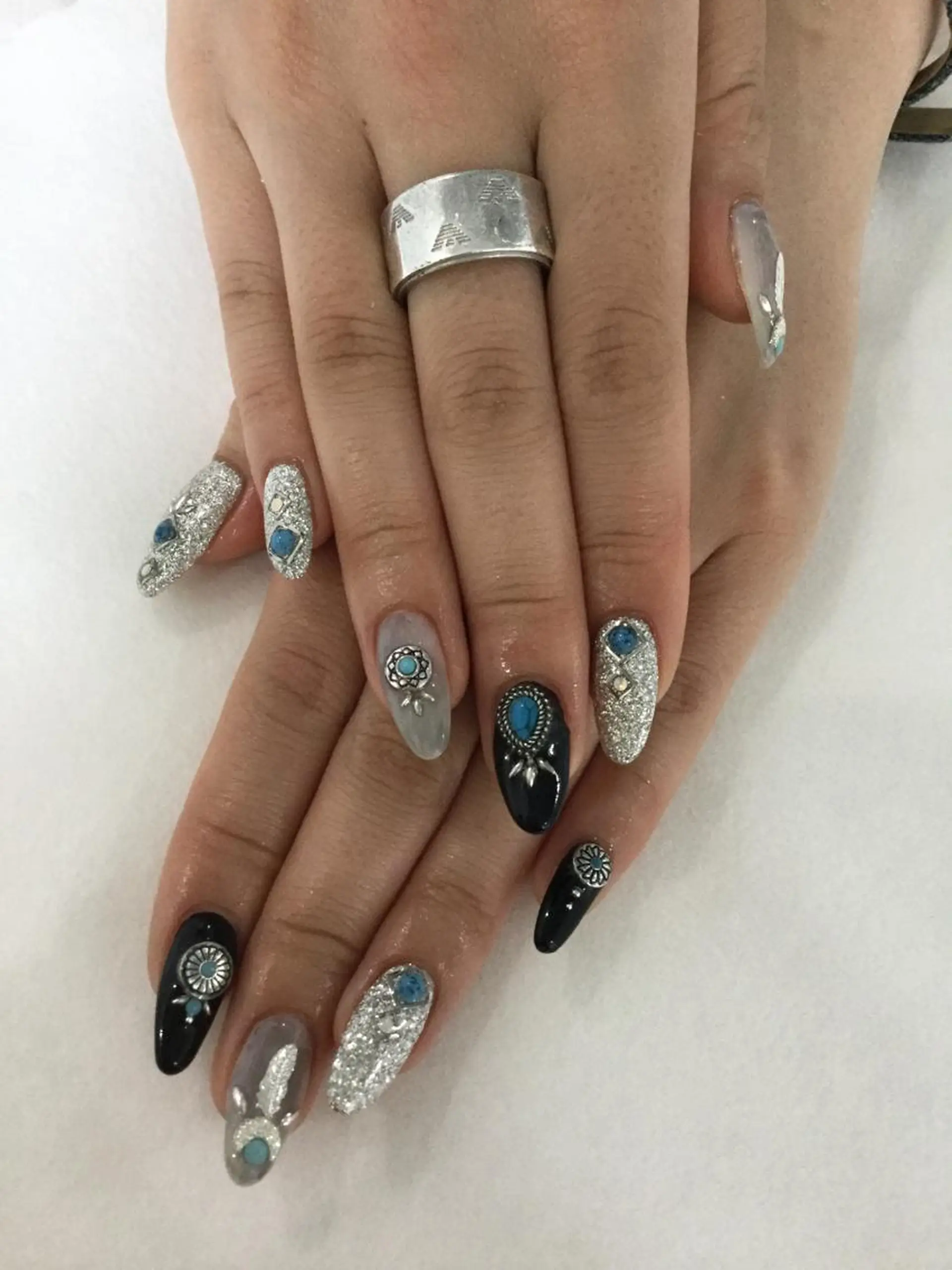 ネイル ハンドネイル 💎🐰 saki. m 🐰💎のネイルデザイン