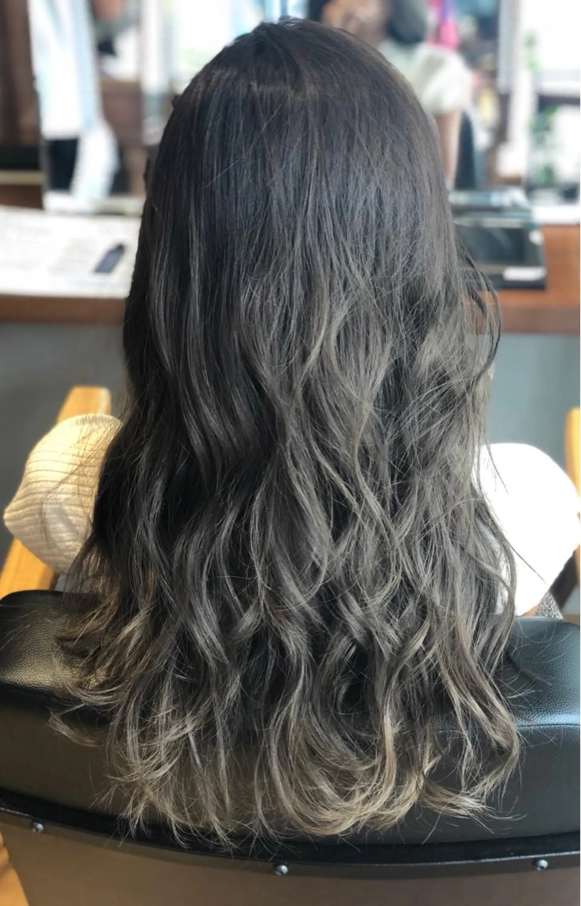 ロング カラー グレージュ あらい なつみのヘアスタイル