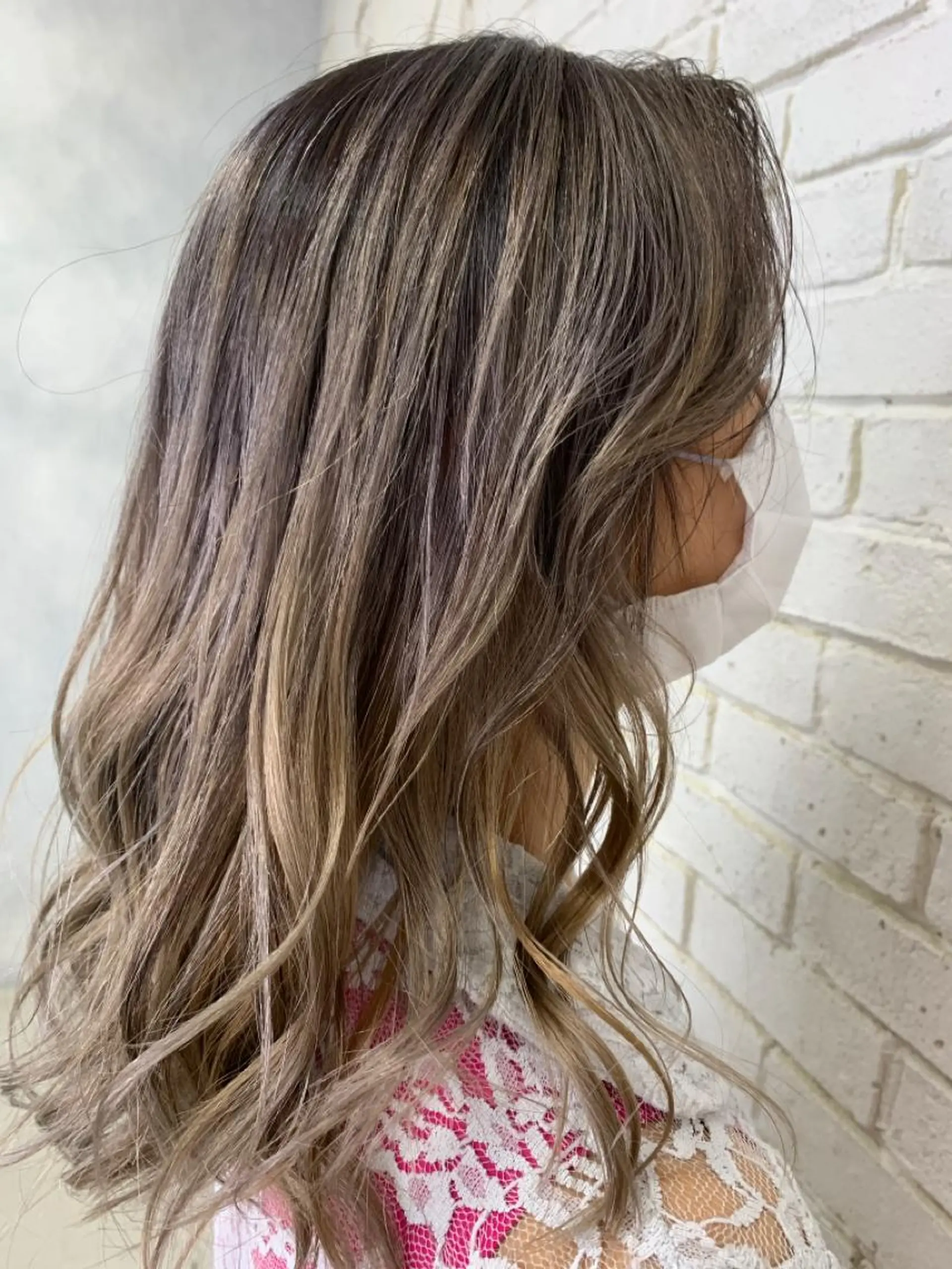 セミロング カラー バレイヤージュ レイヤーカット ヘアカラー トリートメント LUXBE LUCE那覇イオン店所属・LUXBE LUCEのヘアスタイル