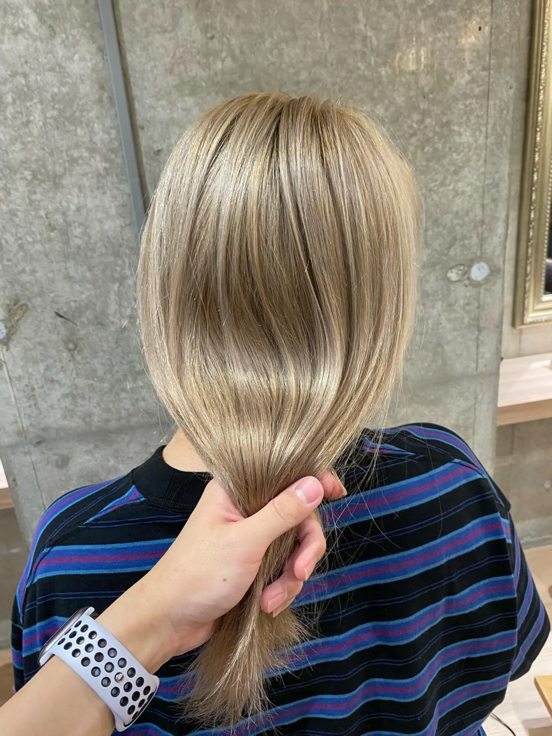 ミディアム カラー ベージュカラー ブリーチ 齋藤 椋哉のヘアスタイル