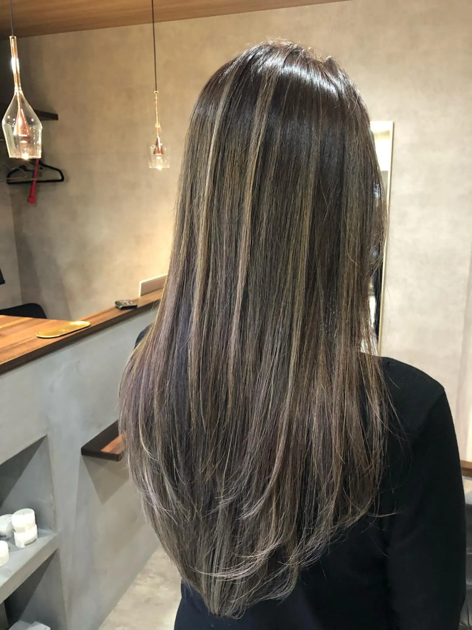 ロング カラー アッシュ バレイヤージュ ベージュカラー ブリーチ グラデーションカラー ヘアカラー トリートメント RIENSリエンス ✂️木村康二✂️のヘアスタイル