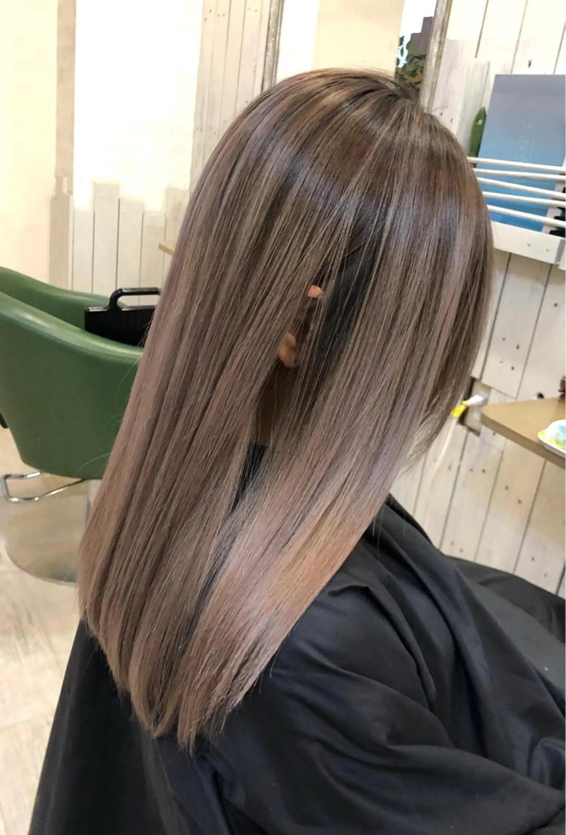 セミロング レイヤーカット カット ヘアカラー 韓国レイヤー外国人風 透明感カラー髪質改善のヘアスタイル