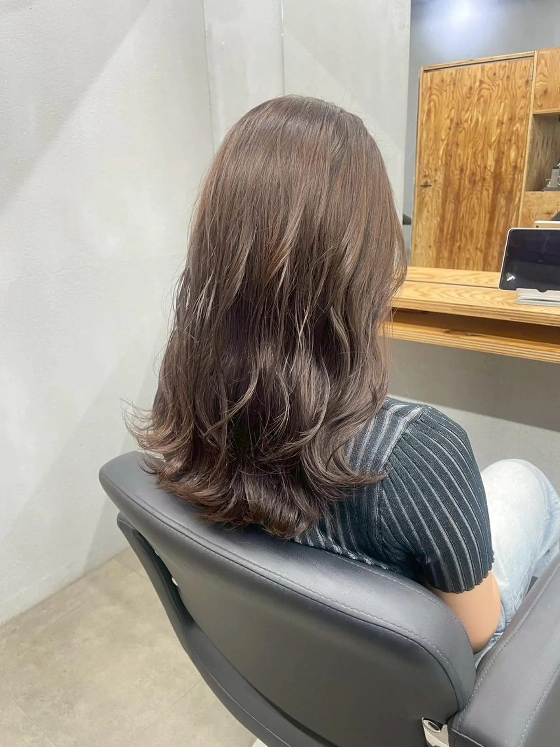 セミロング カラー N 【エヌ】のヘアスタイル