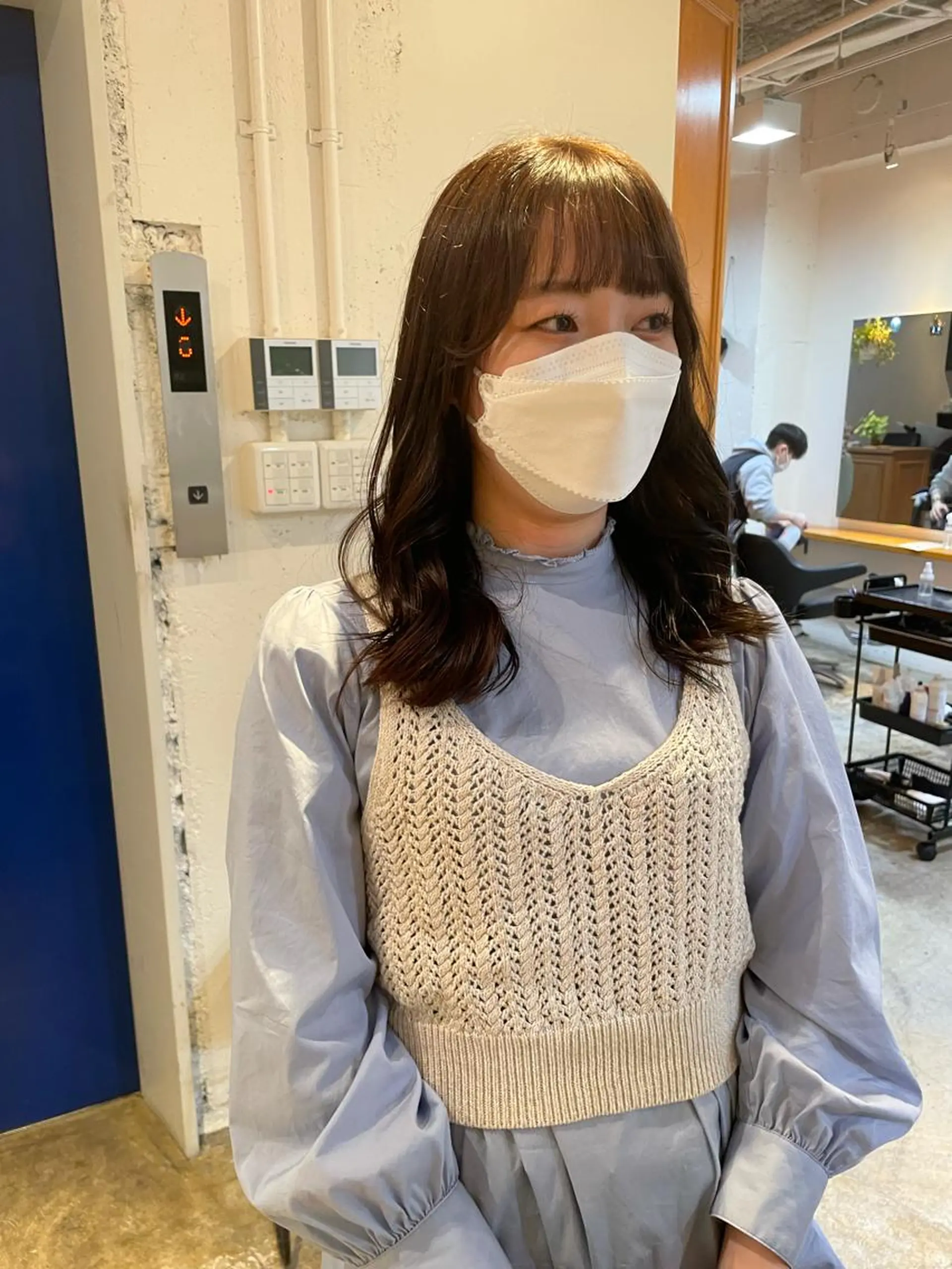 セミロング カラー MIOベージュカラー 柔らかいカラーのヘアスタイル