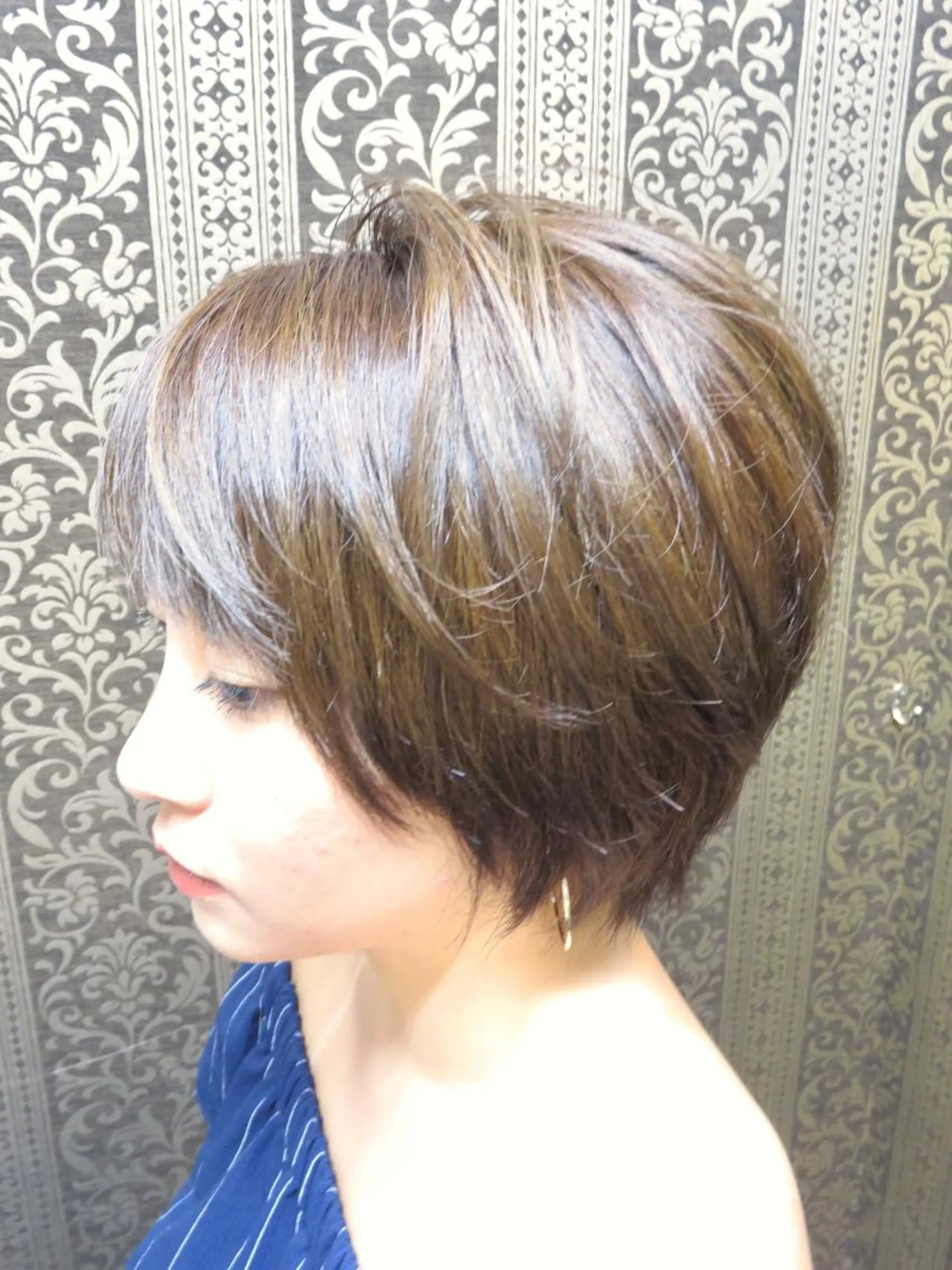 ショート アッシュ 東風上 亮介のヘアスタイル