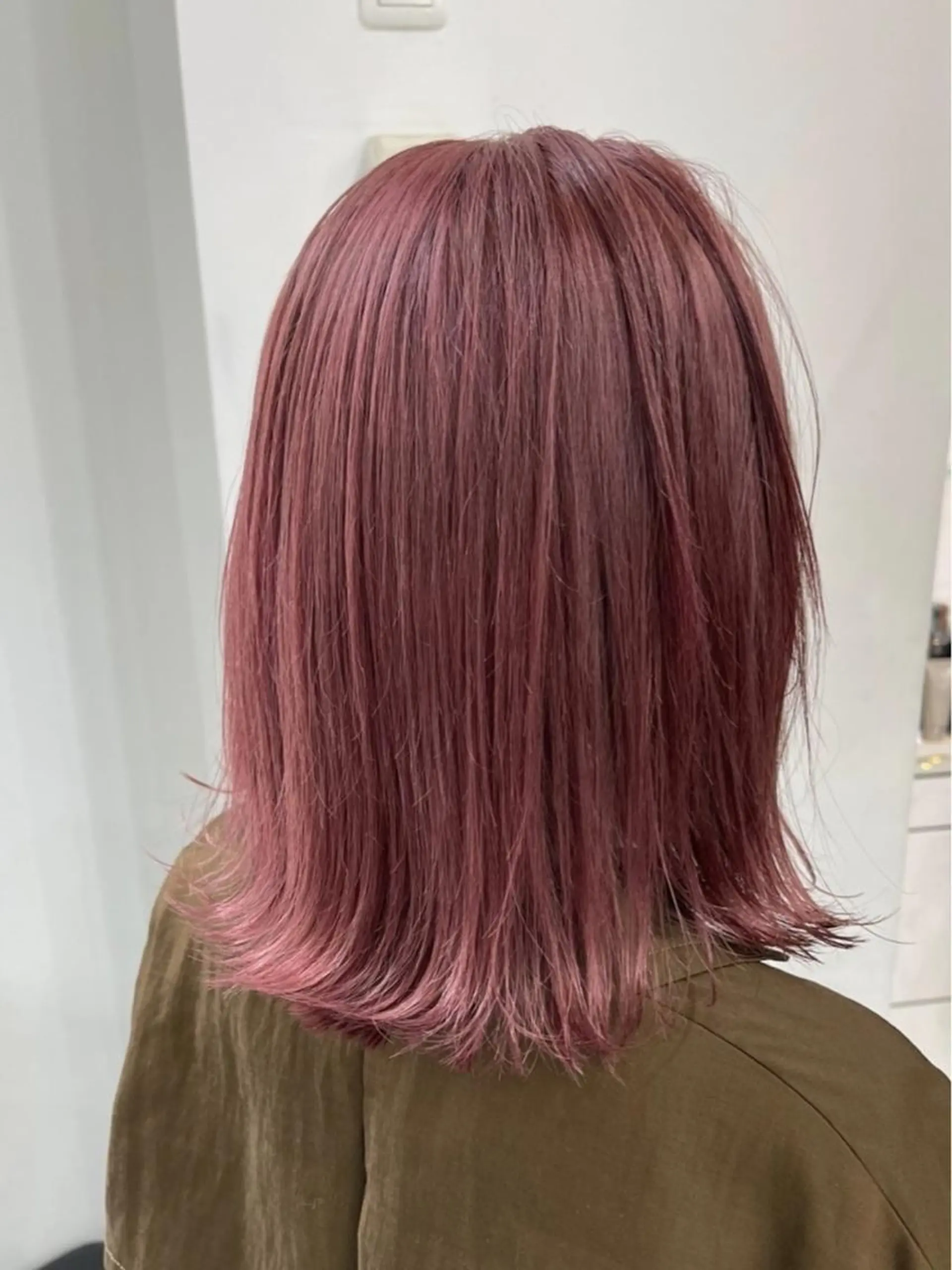 ミディアム カラー 前田 桃花のヘアスタイル